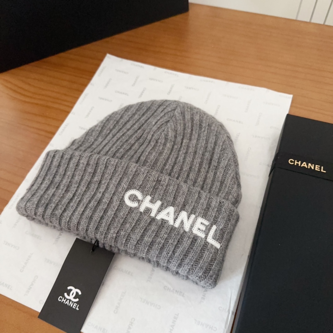 Chanel 22B cashmere black and white sequin CC logo beanie winter hat buckle（AA8446-B08819-94305）