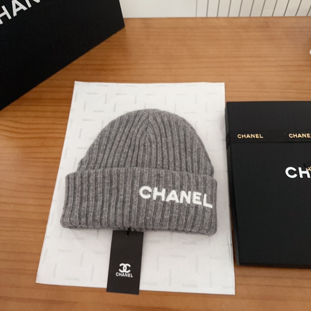 Chanel 22B cashmere black and white sequin CC logo beanie winter hat buckle（AA8446-B08819-94305）