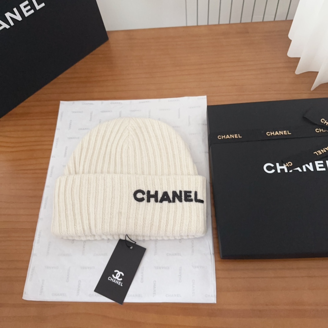 Chanel 22B cashmere black and white sequin CC logo beanie winter hat buckle（AA8446-B08819-94305）