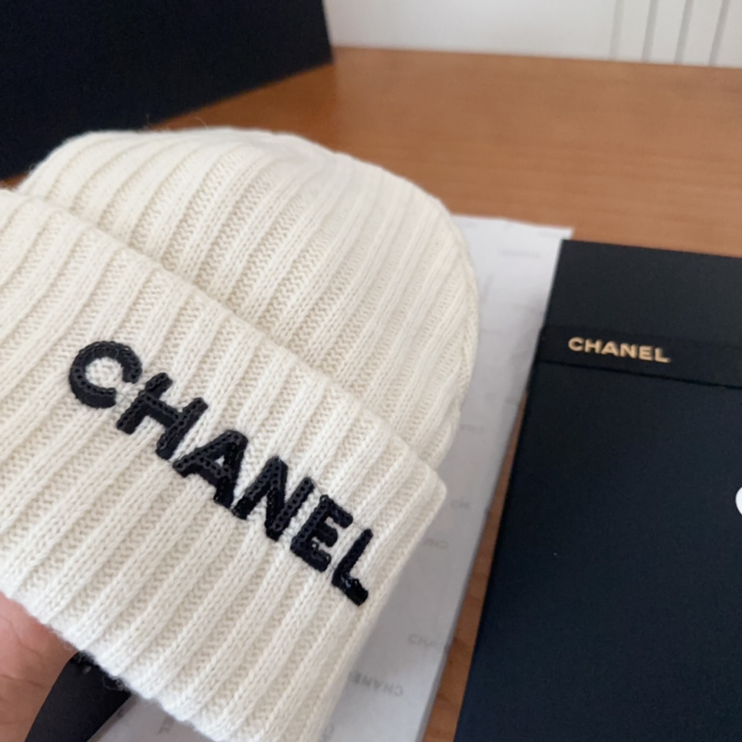 Chanel 22B cashmere black and white sequin CC logo beanie winter hat buckle（AA8446-B08819-94305）