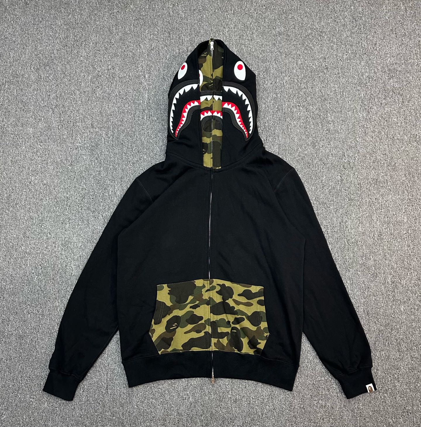 Bape Shark Hoodie（1H30-215-018）