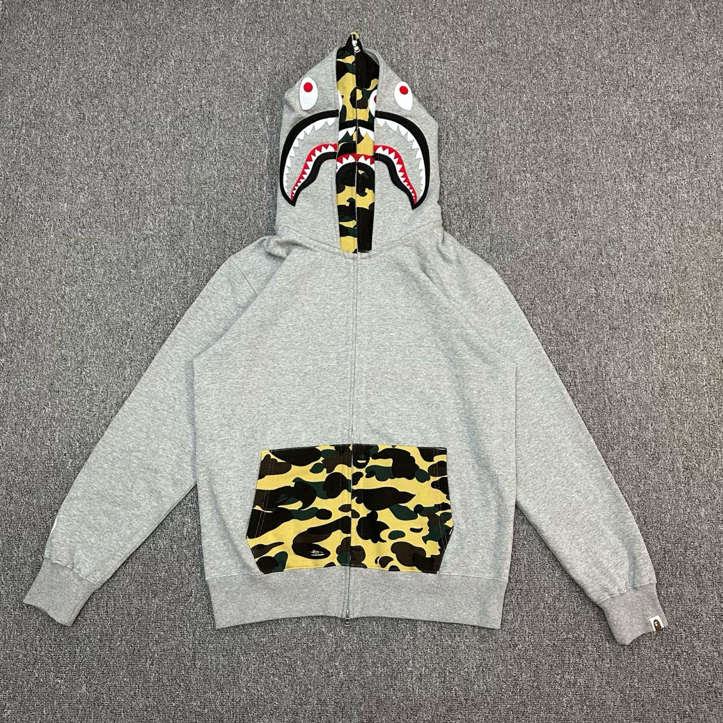 Bape Shark Hoodie（1H30-215-018）