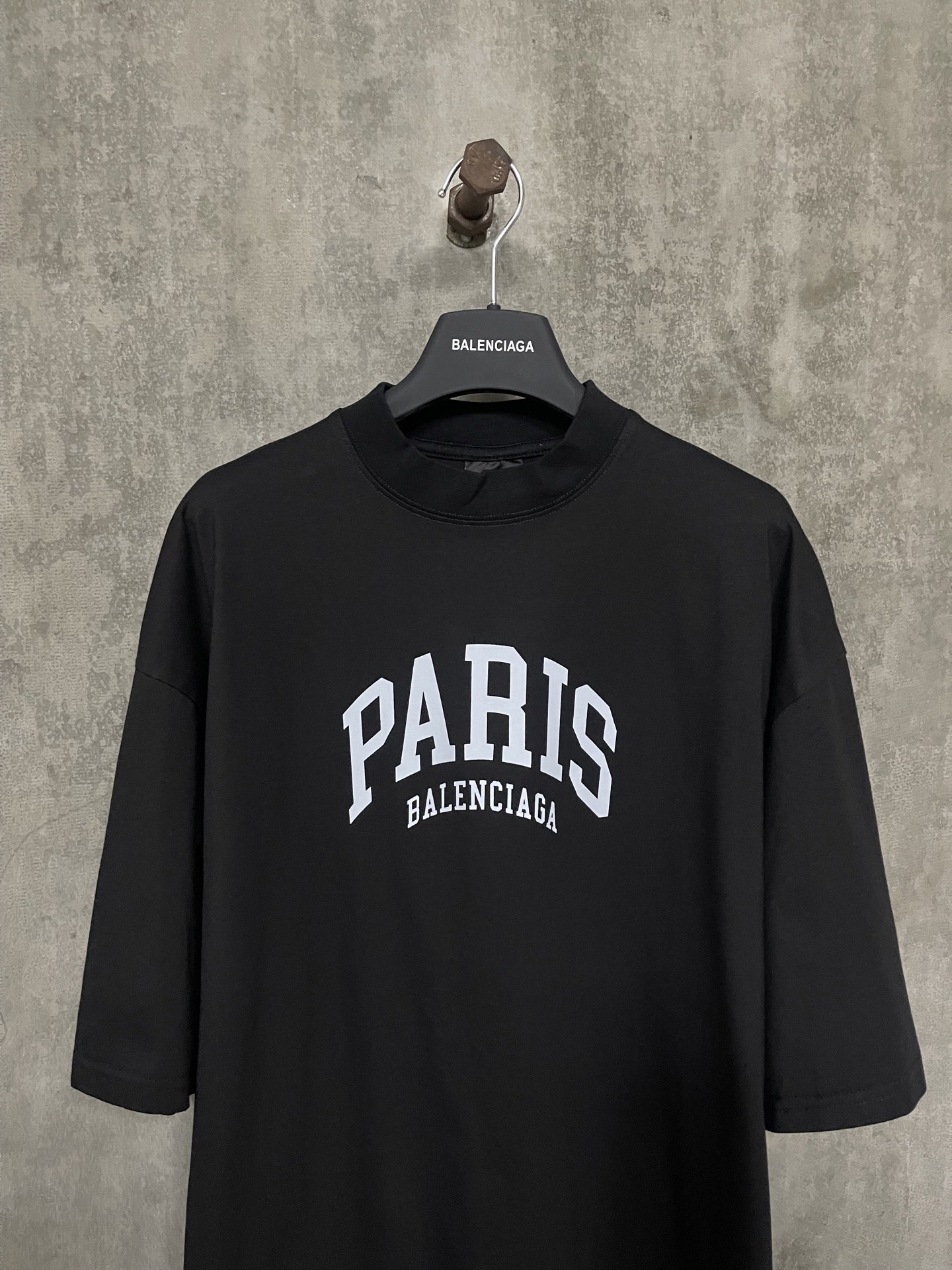 BALENCIAGA MENS Cities Paris T-shirt Medium Fit "Black/White"（612966TLVL71070）