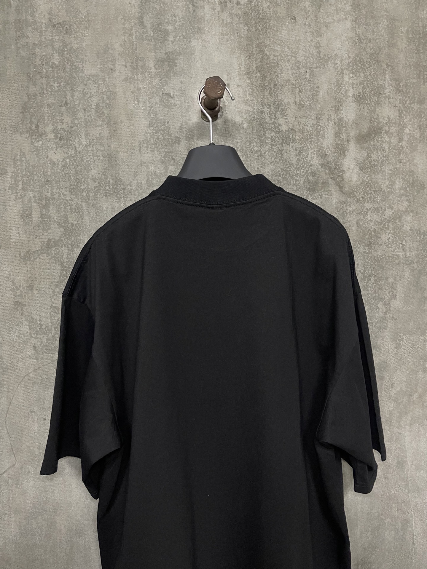 BALENCIAGA MENS Cities Paris T-shirt Medium Fit "Black/White"（612966TLVL71070）