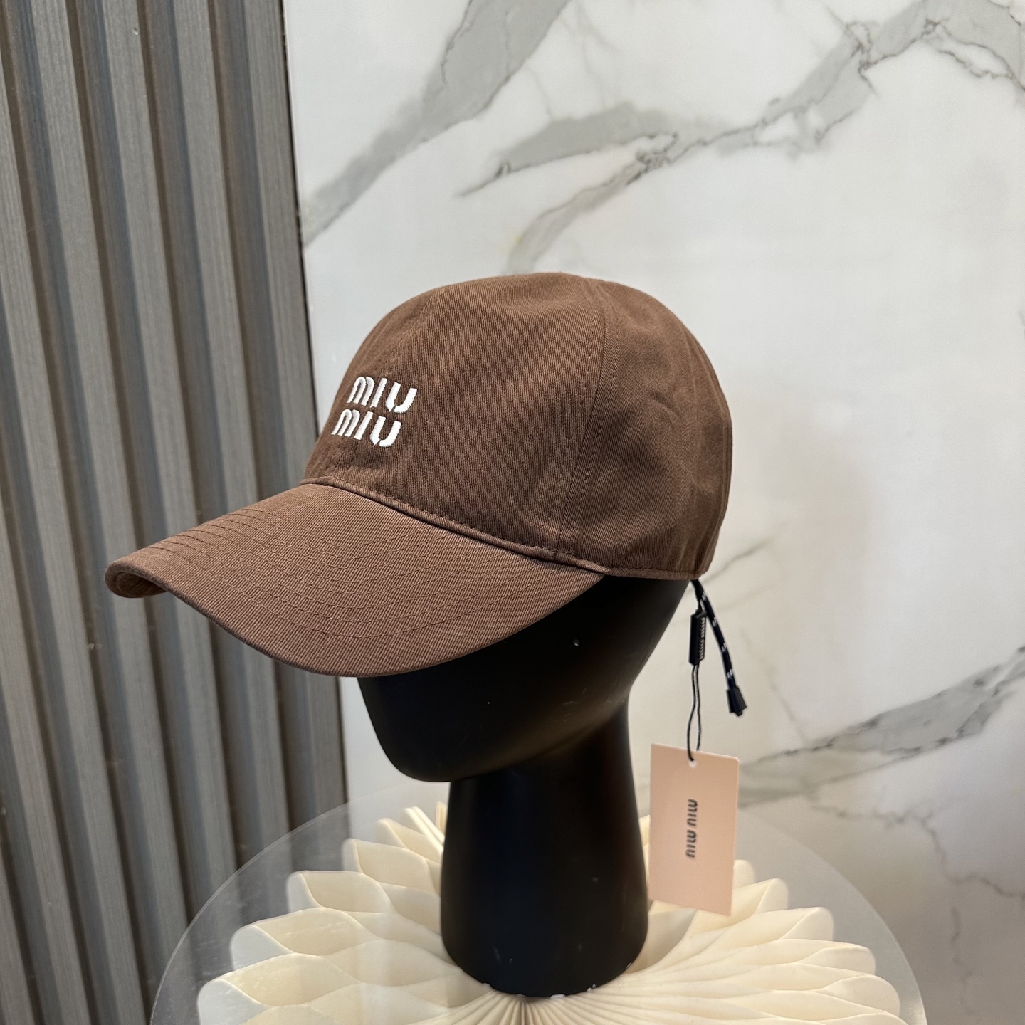 MIU MIU  Cap with cord, embroidery, and metal logo（5HC369_2CR1_F0D2X）