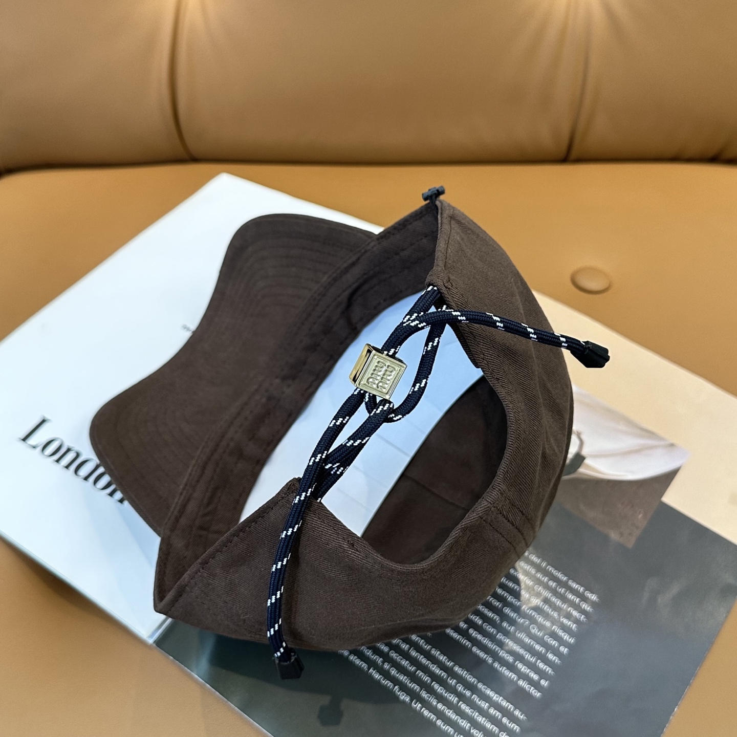 MIU MIU  Cap with cord, embroidery, and metal logo（5HC369_2CR1_F0D2X）