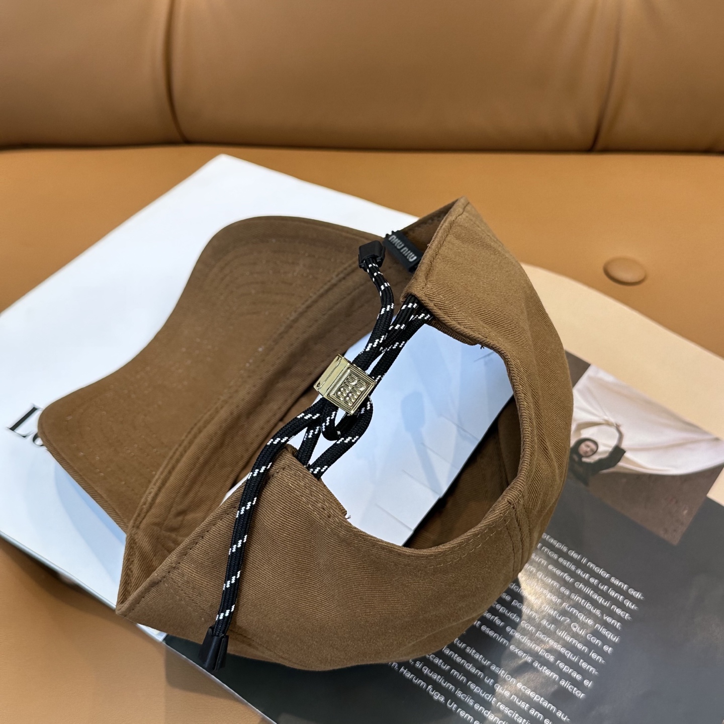 MIU MIU  Cap with cord, embroidery, and metal logo（5HC369_2CR1_F0D2X）