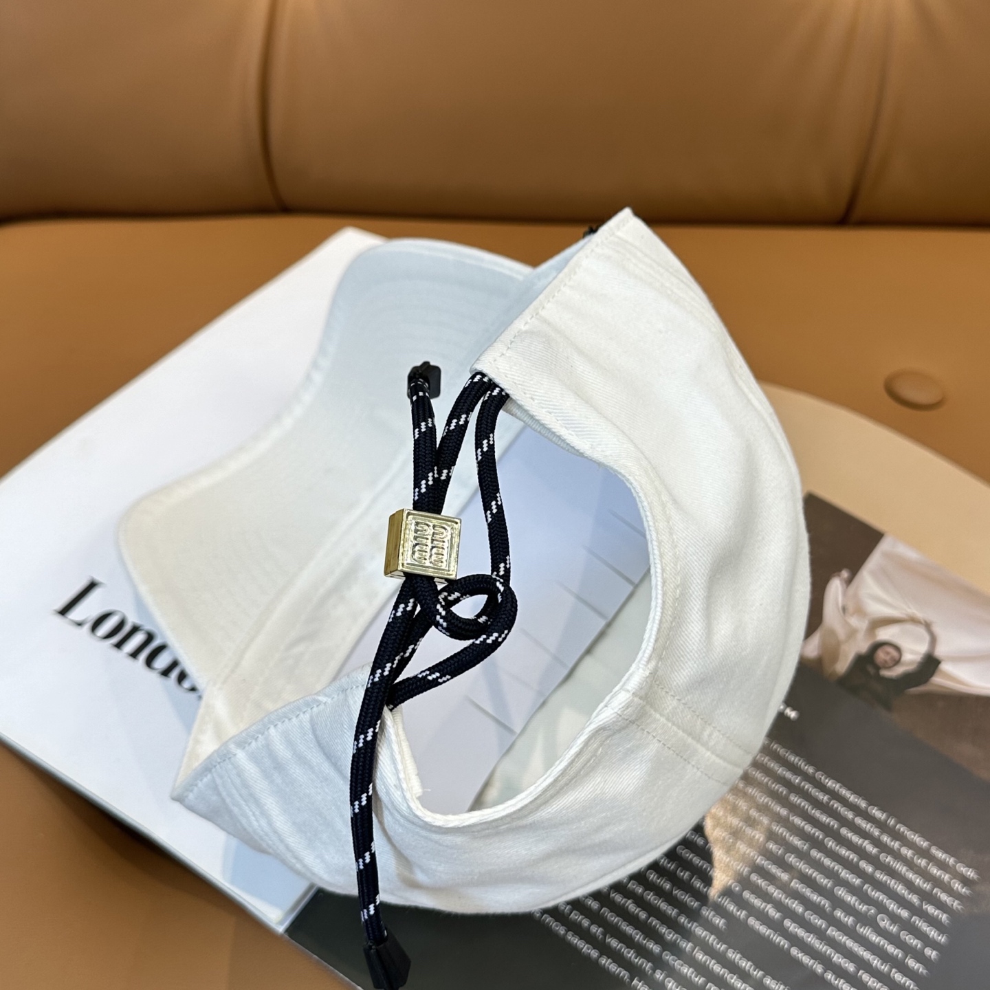 MIU MIU  Cap with cord, embroidery, and metal logo（5HC369_2CR1_F0D2X）