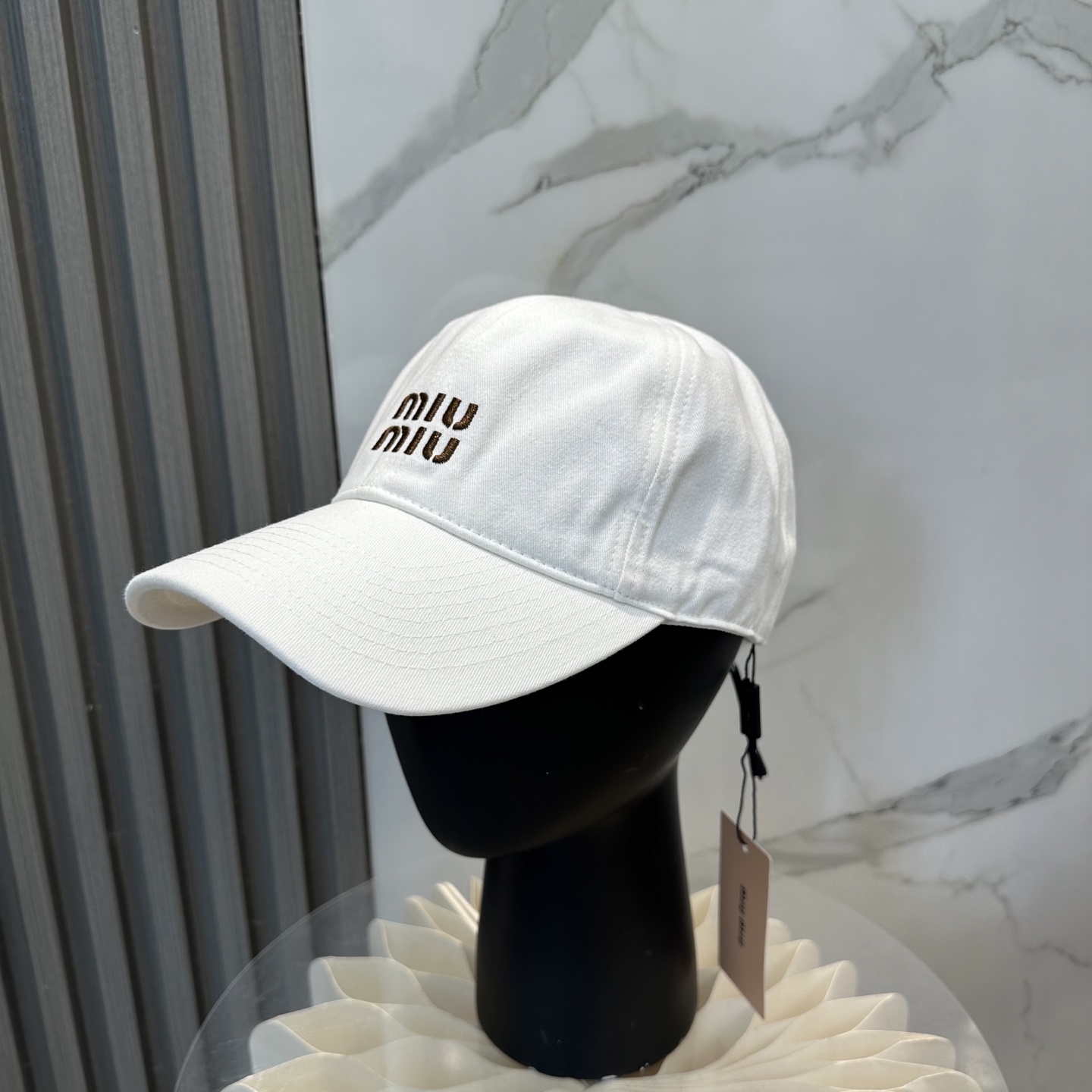 MIU MIU  Cap with cord, embroidery, and metal logo（5HC369_2CR1_F0D2X）