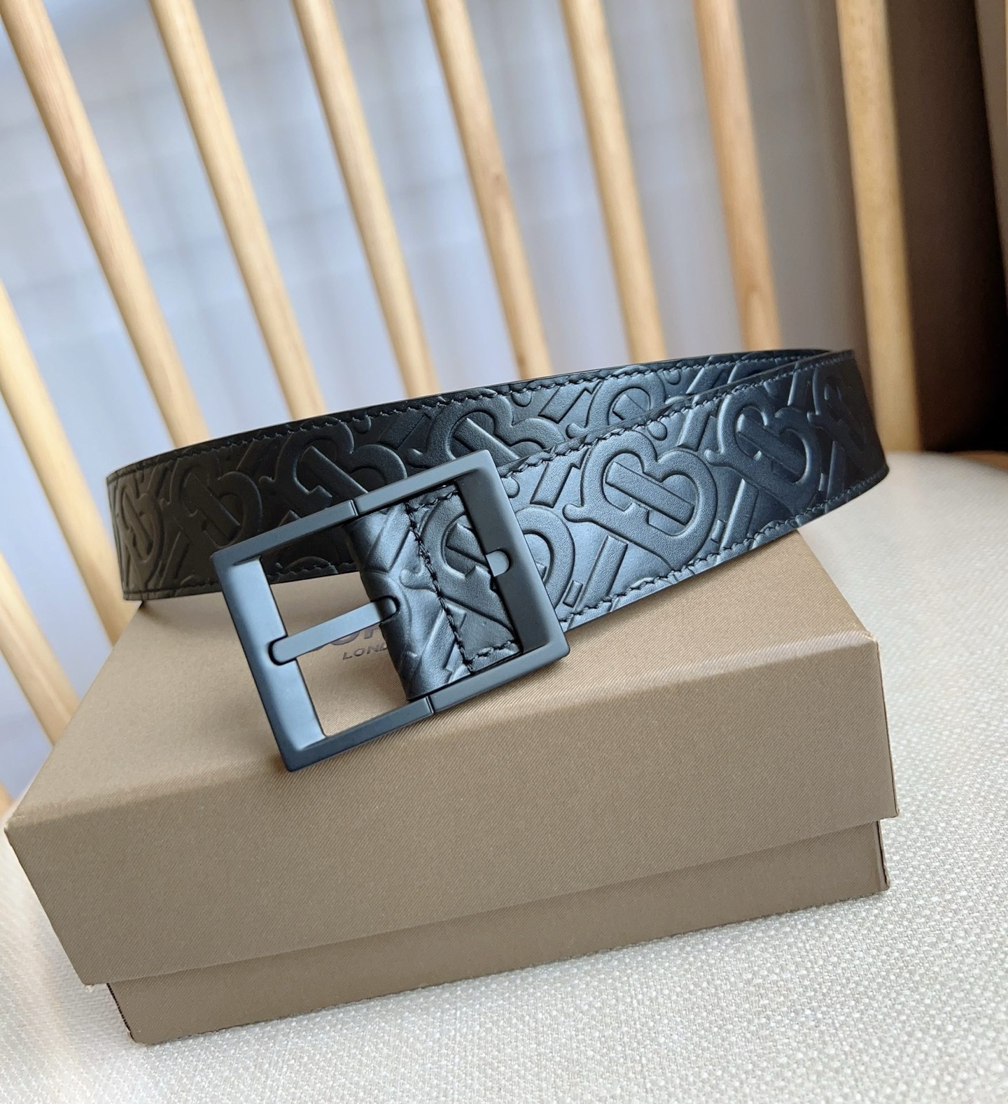Burberry reversible logo embossed leather belt（80493901）