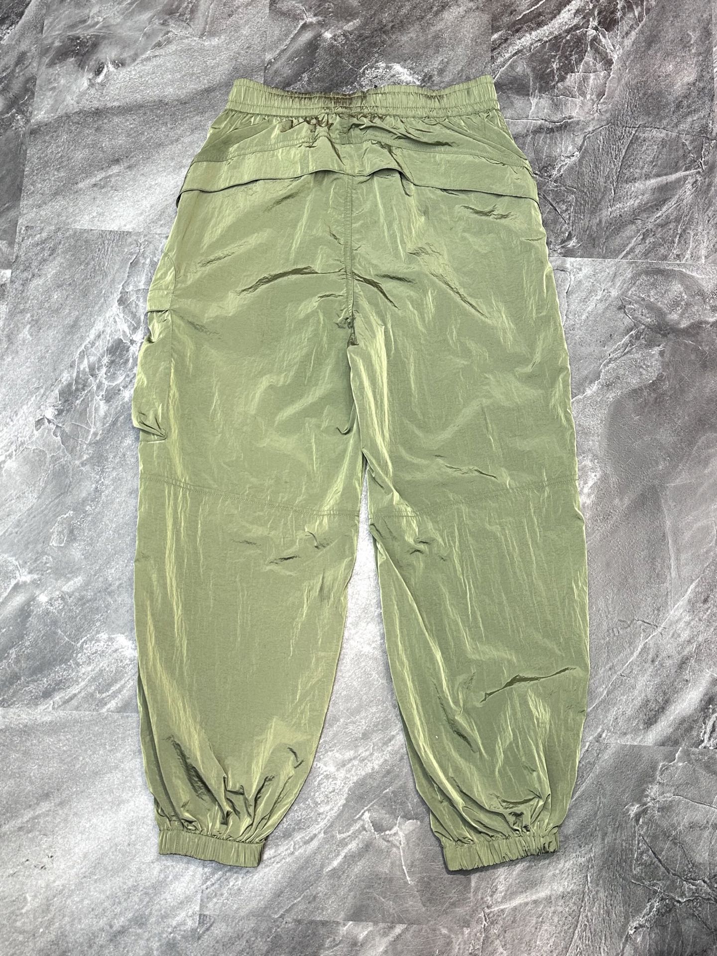 Stone Island Metal Nylon Large Pocket Sweatpants（ST2025124）