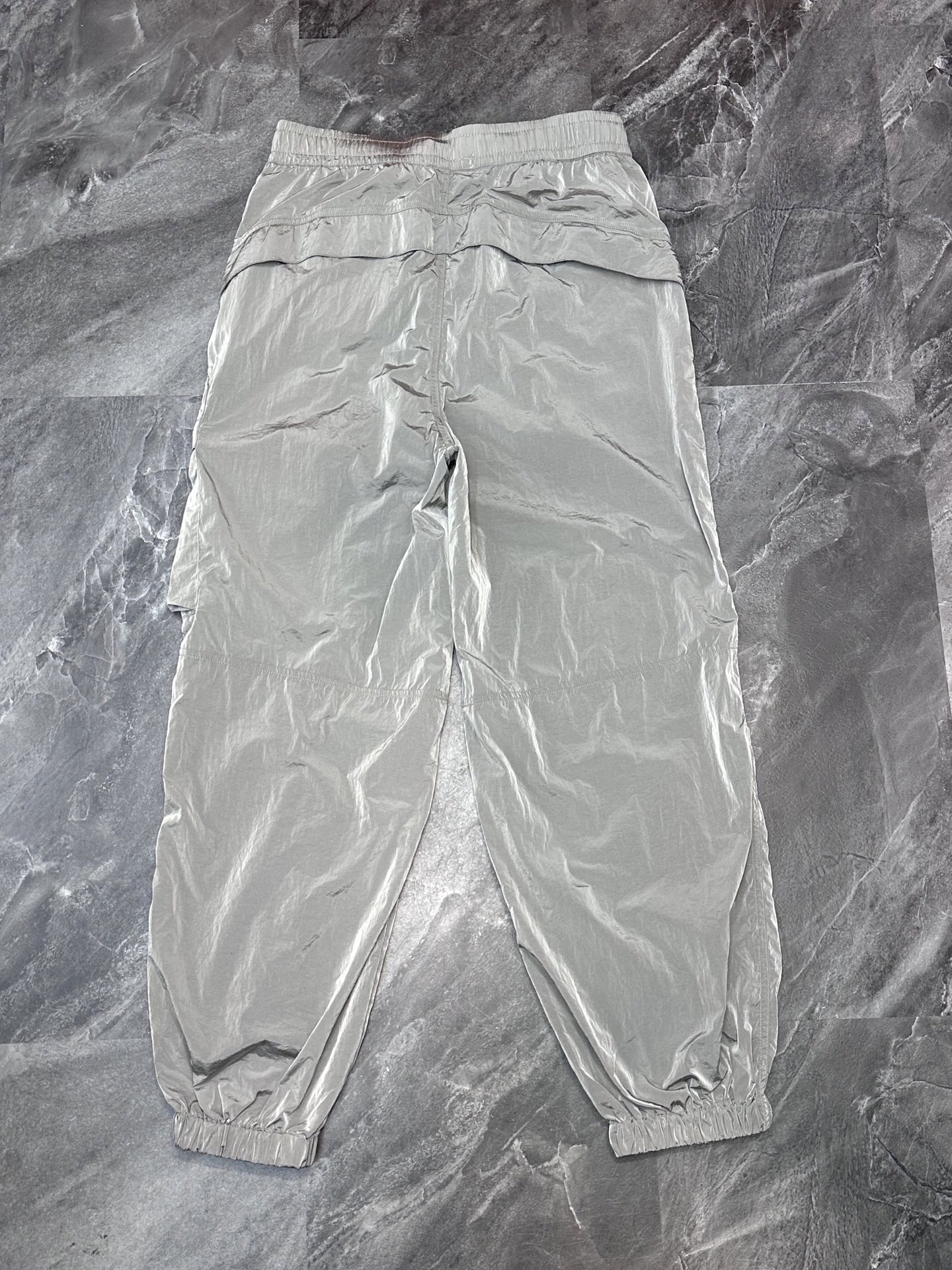 Stone Island Metal Nylon Large Pocket Sweatpants（ST2025124）