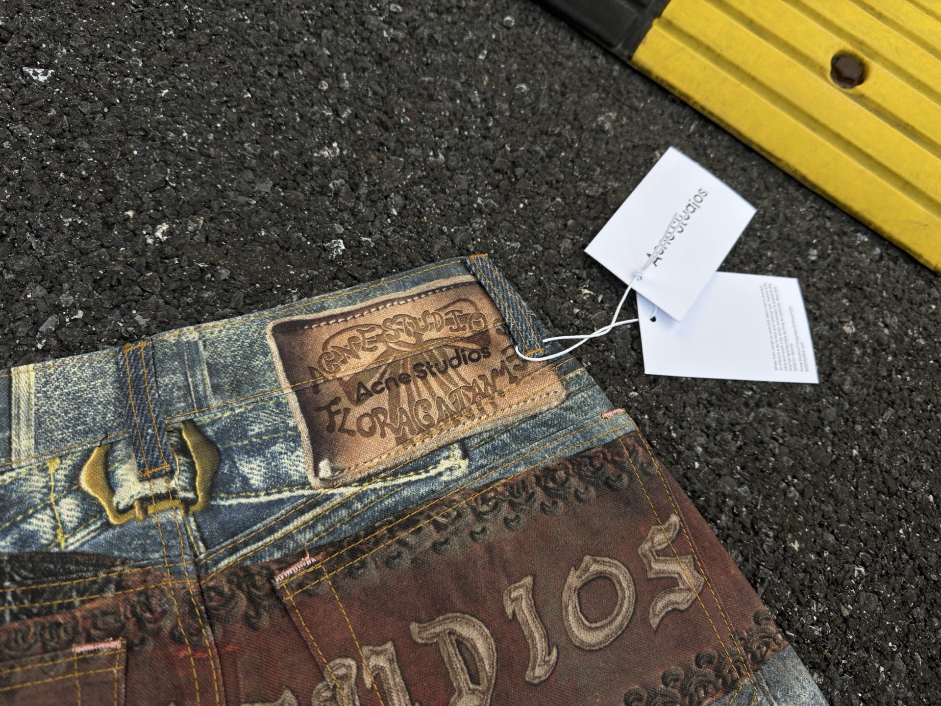 Acne Studios 2010M Heart Buckles Trompe L'Oeil Jeans (BK0704-AIL）