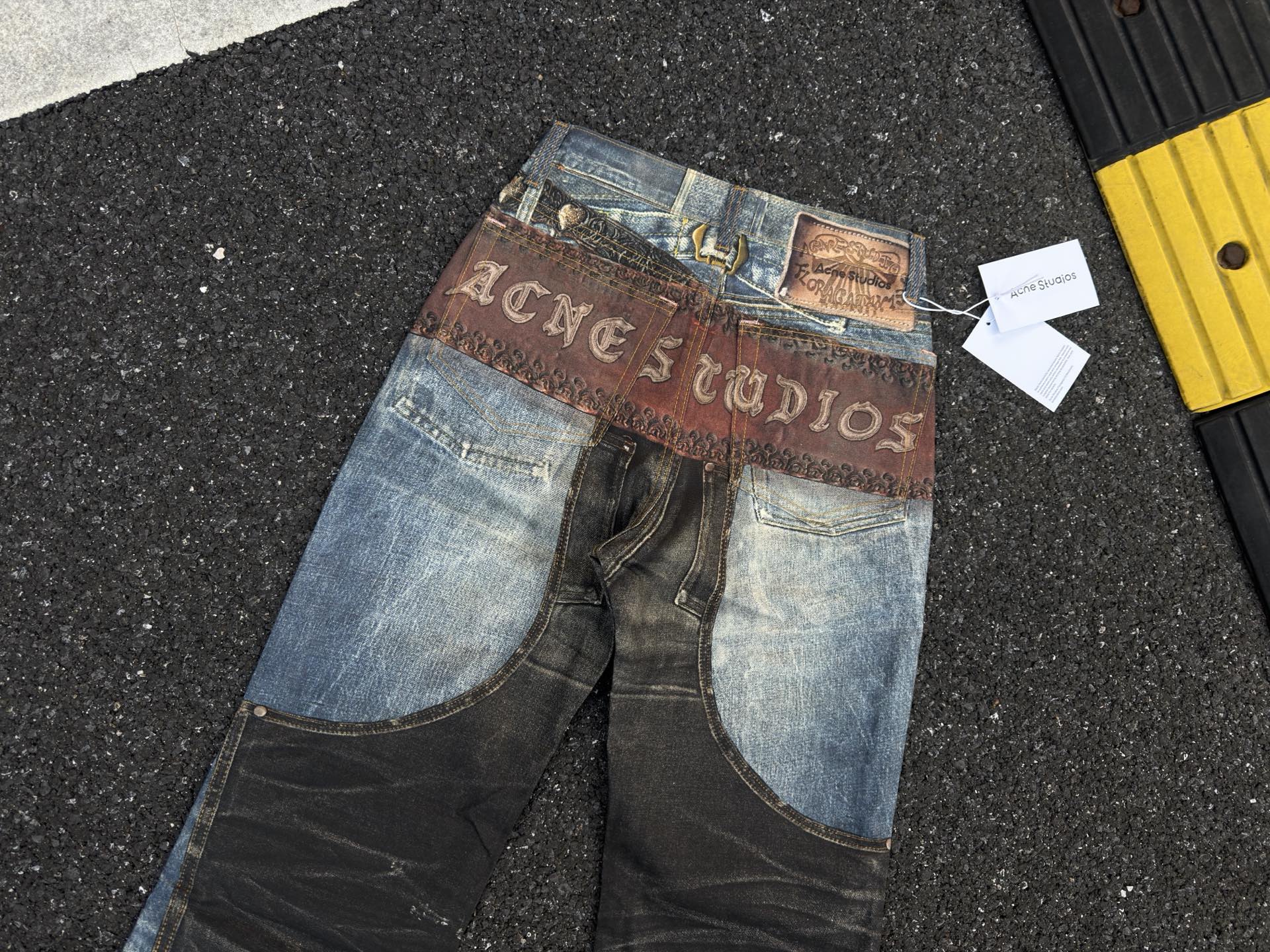 Acne Studios 2010M Heart Buckles Trompe L'Oeil Jeans (BK0704-AIL）