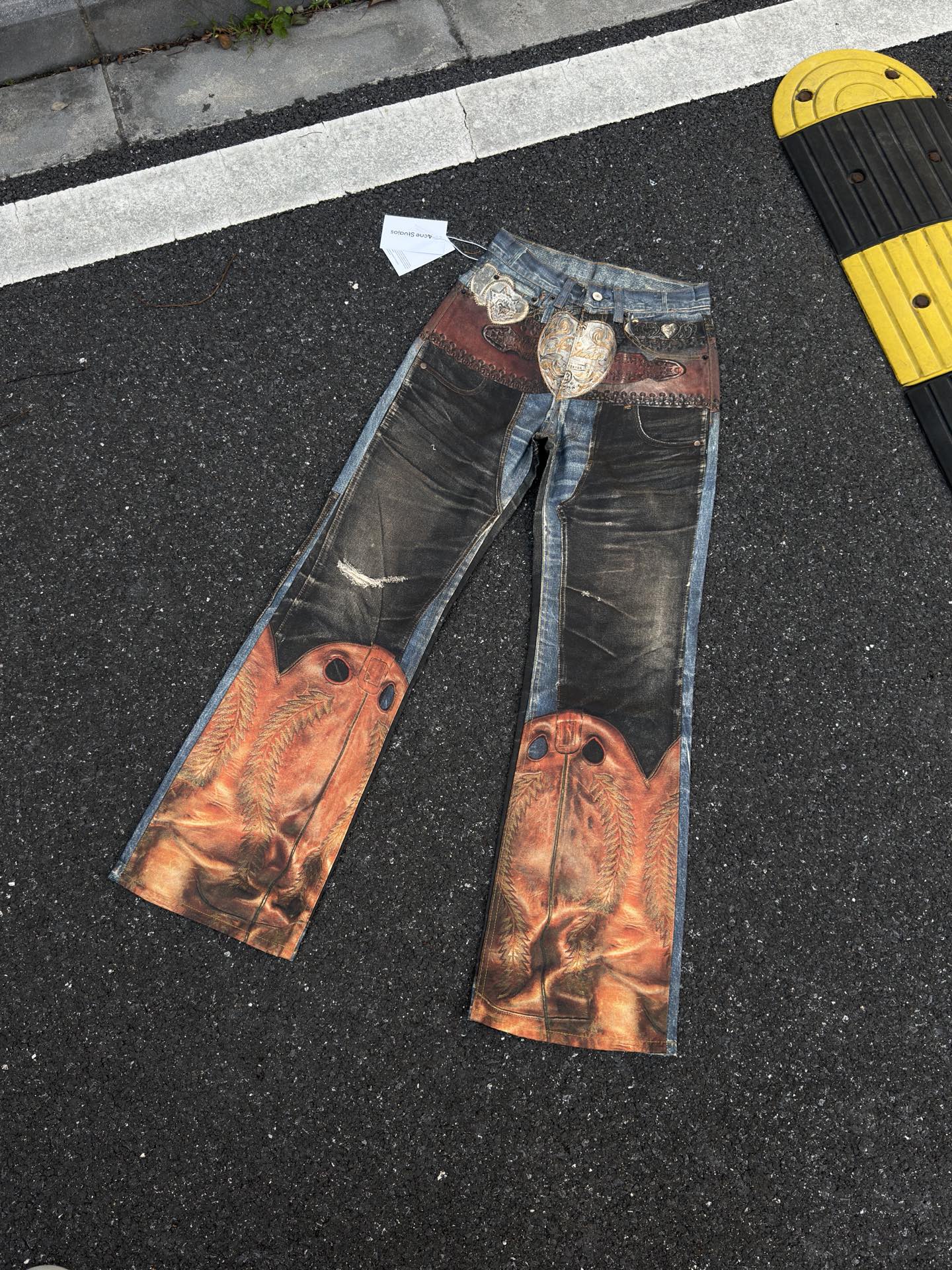 Acne Studios 2010M Heart Buckles Trompe L'Oeil Jeans (BK0704-AIL）