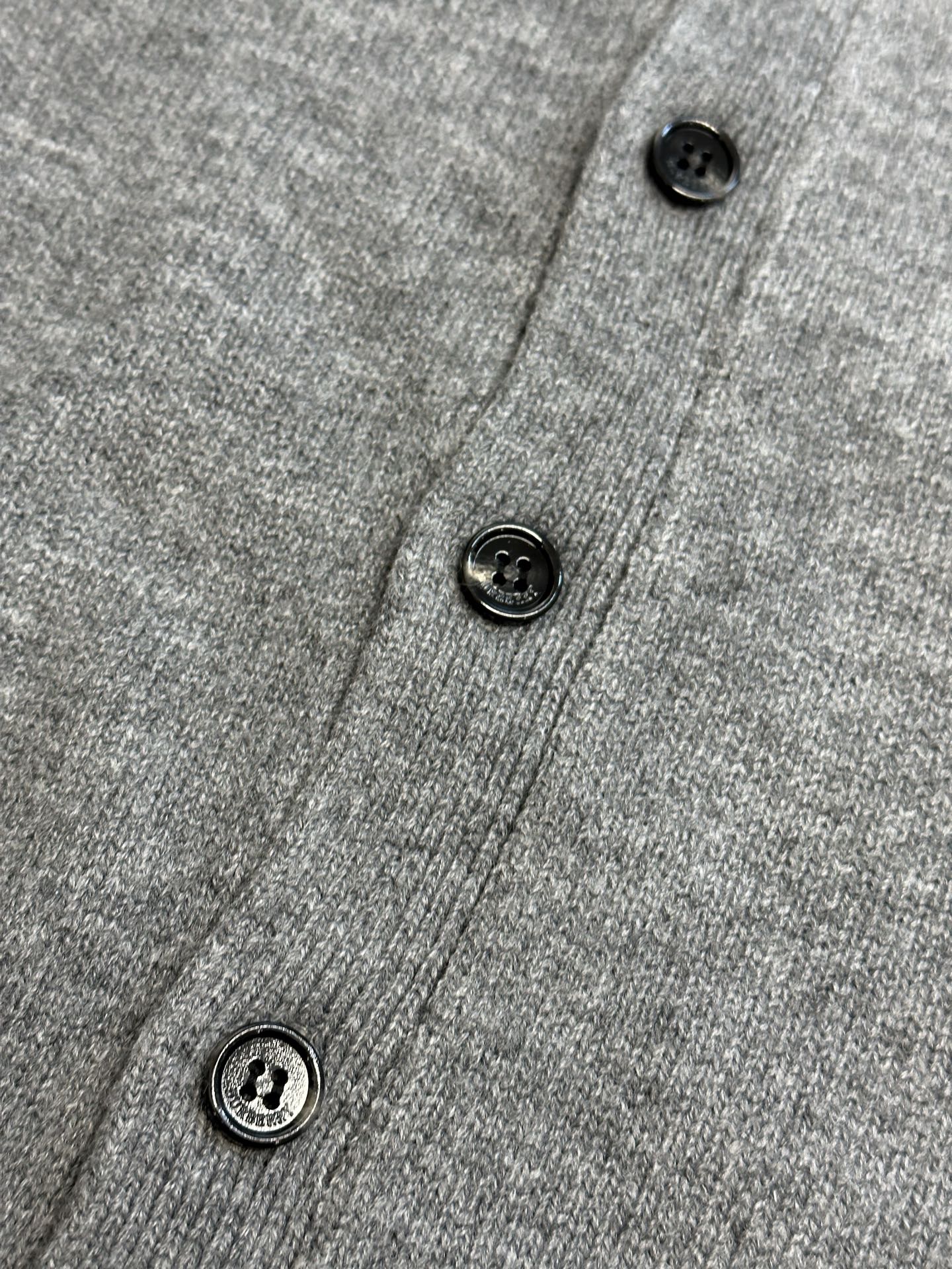 Burberry cashmere cardigan（81183191）
