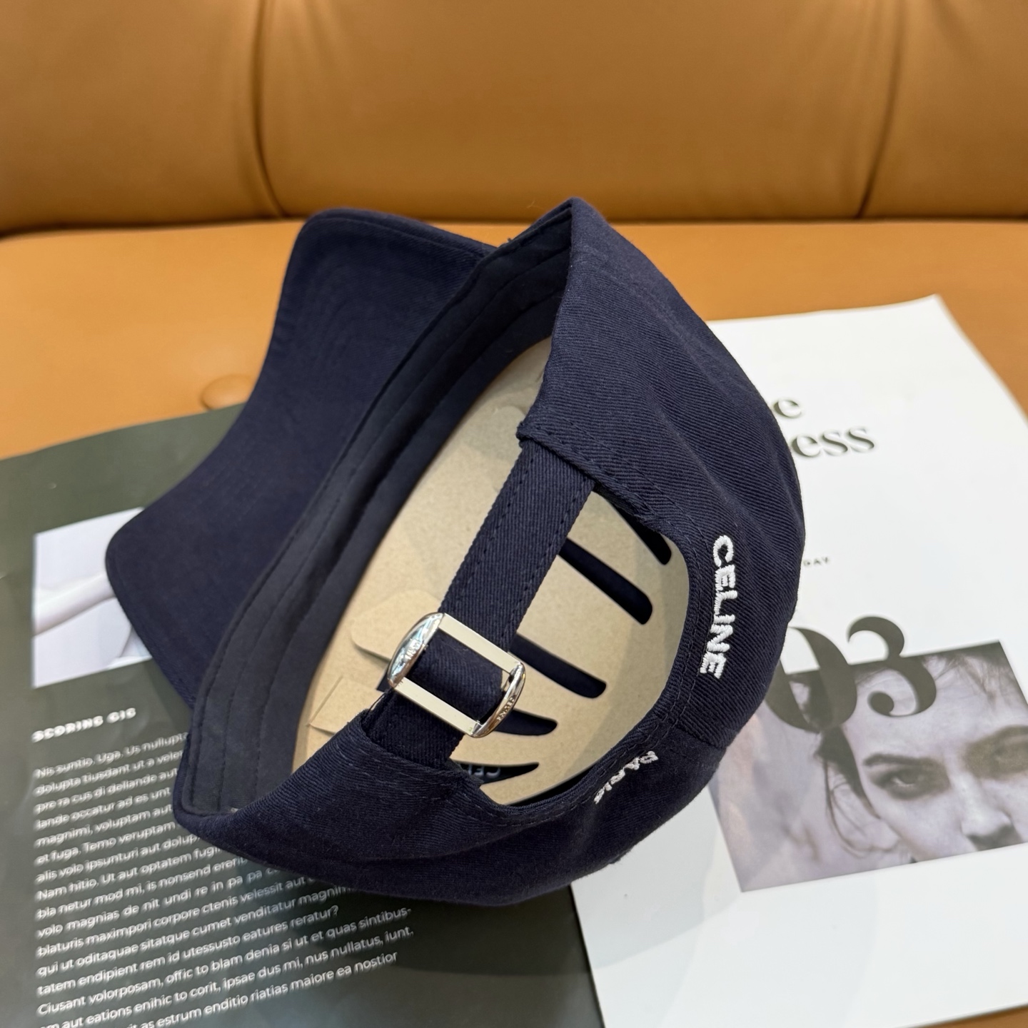 CELINE Triomphe Vivienne Cap（AA0GV2U7437BW）