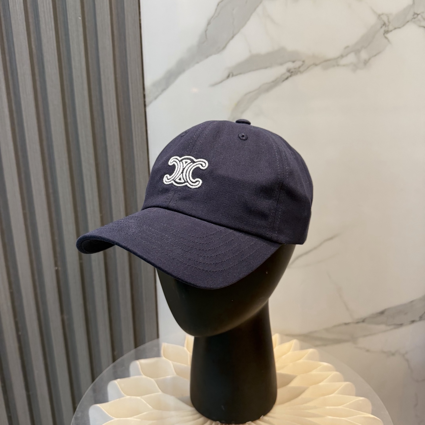 CELINE Triomphe Vivienne Cap（AA0GV2U7437BW）