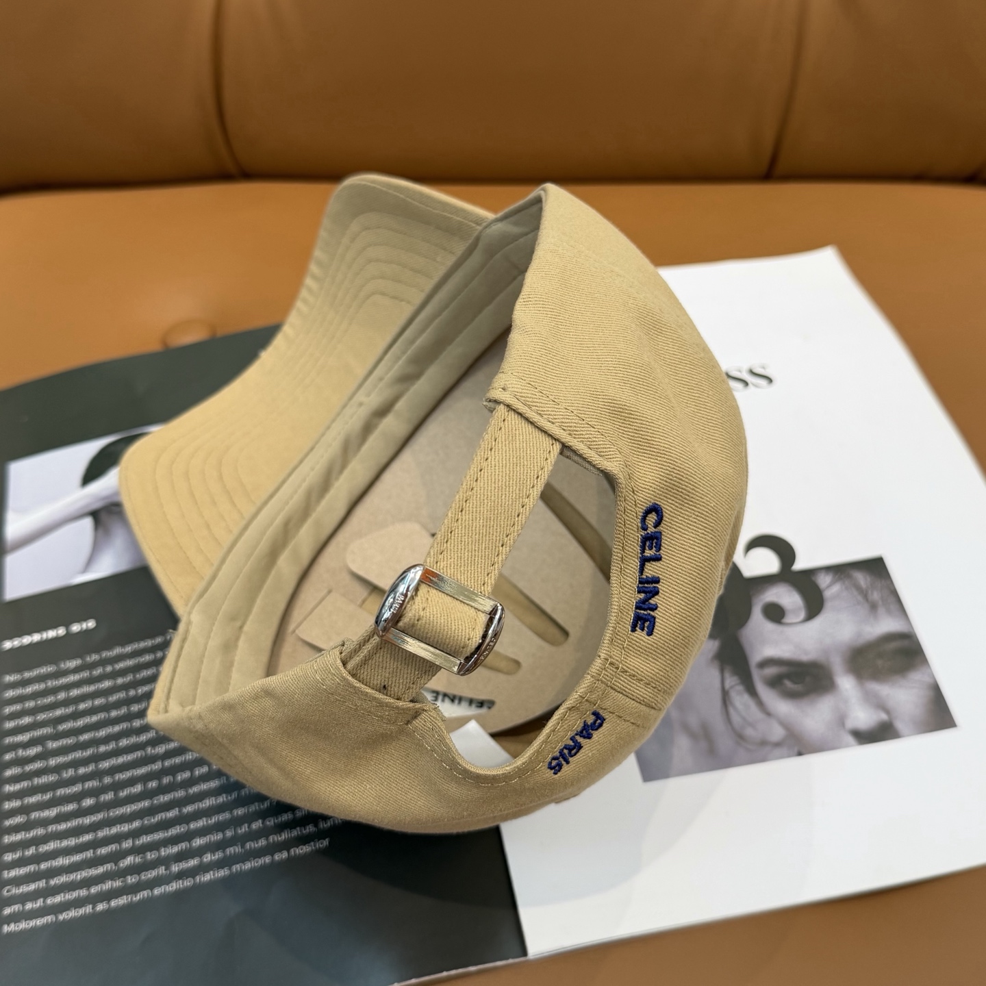 CELINE Triomphe Vivienne Cap（AA0GV2U7437BW）