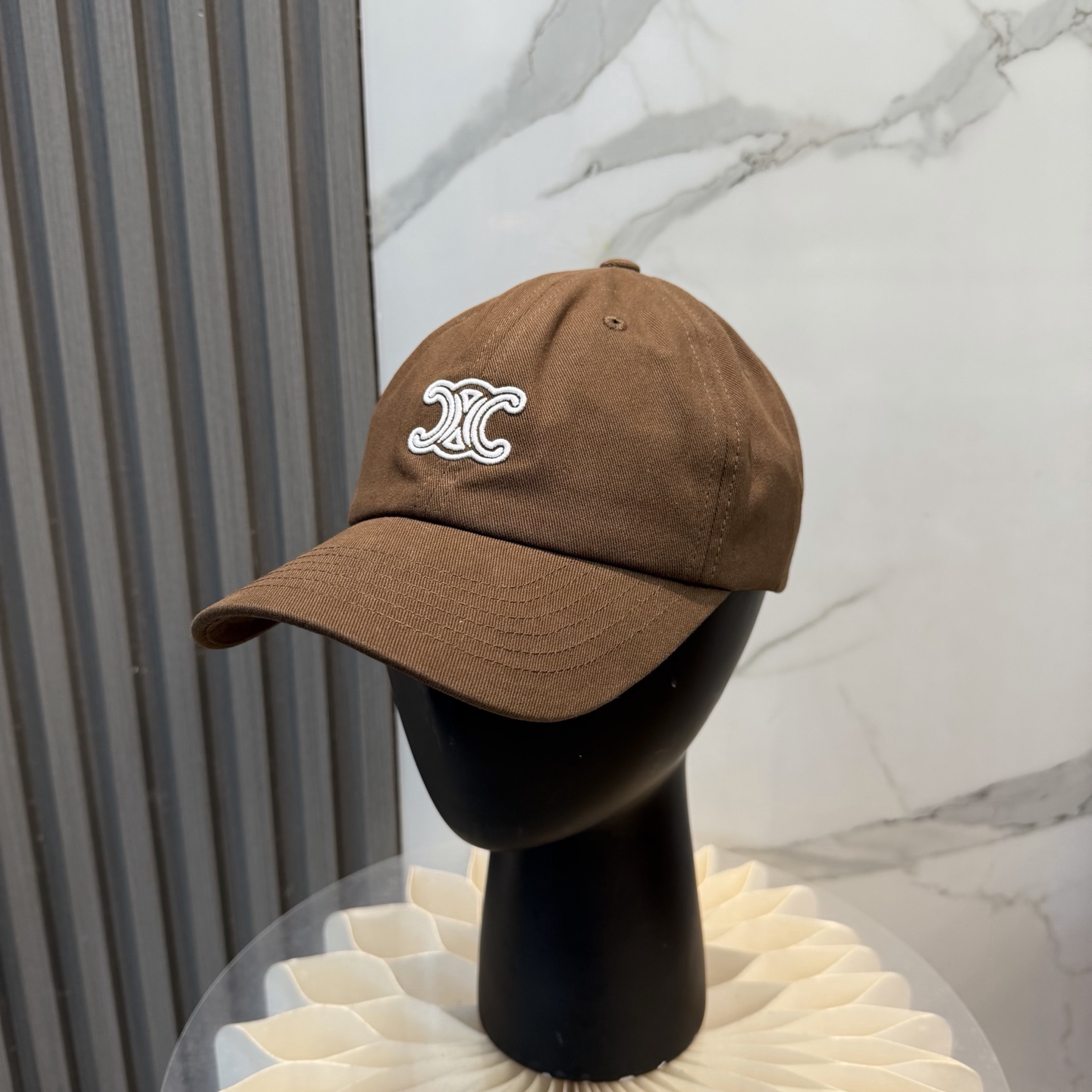 CELINE Triomphe Vivienne Cap（AA0GV2U7437BW）