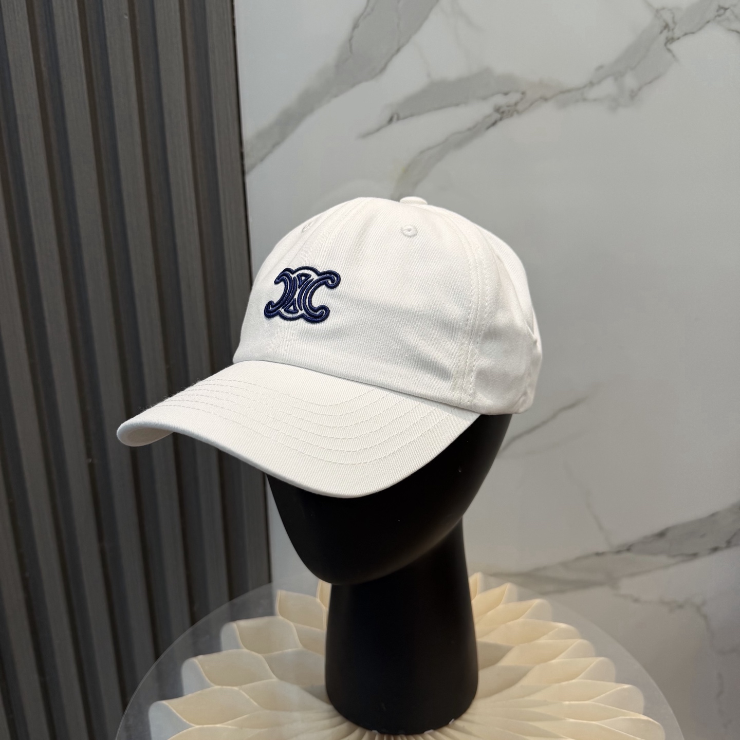 CELINE Triomphe Vivienne Cap（AA0GV2U7437BW）