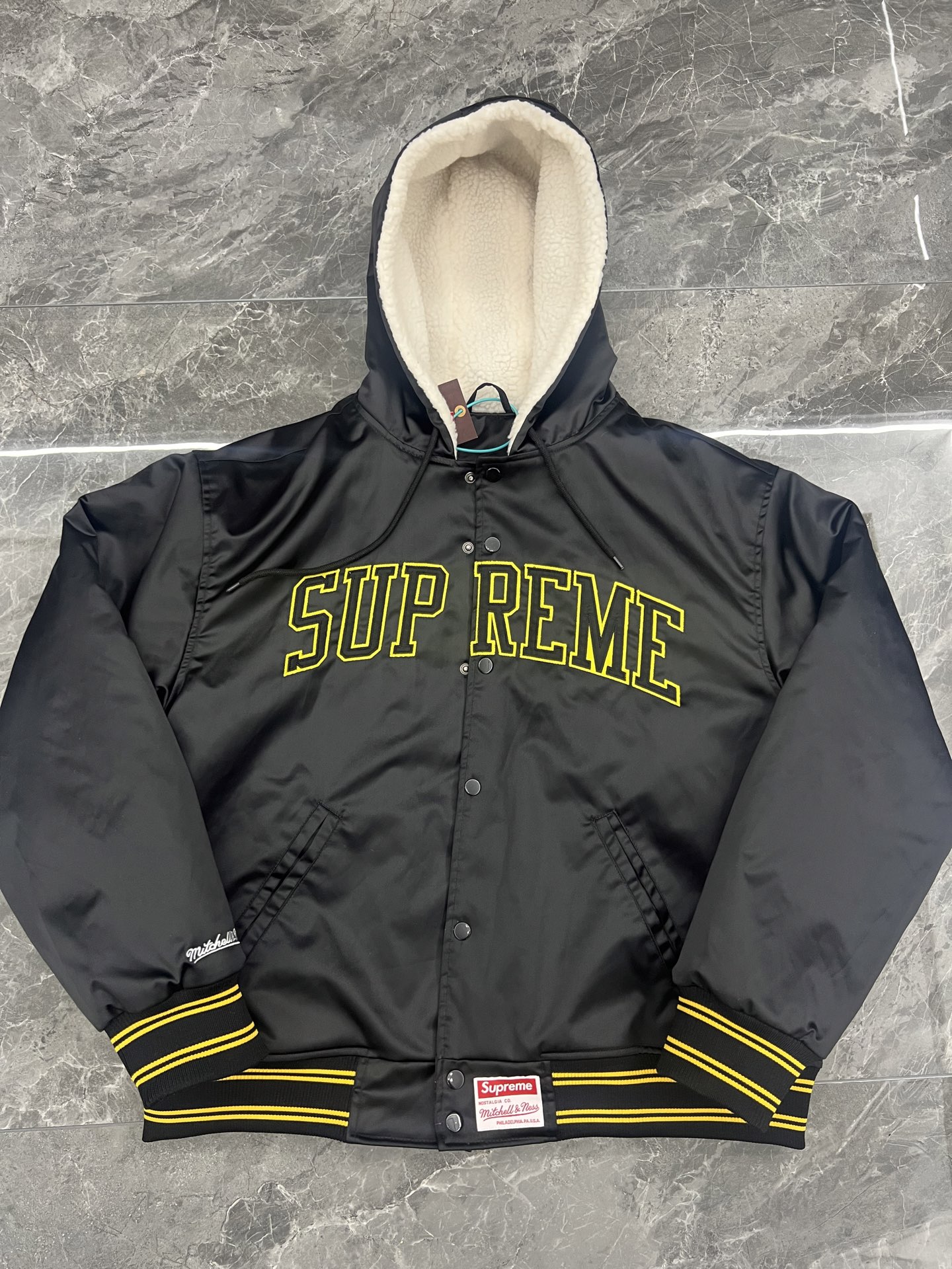 Supreme x Mitchell & Ness Lined Hooded Satin Varsity Jacket（SUP-FW25-058）