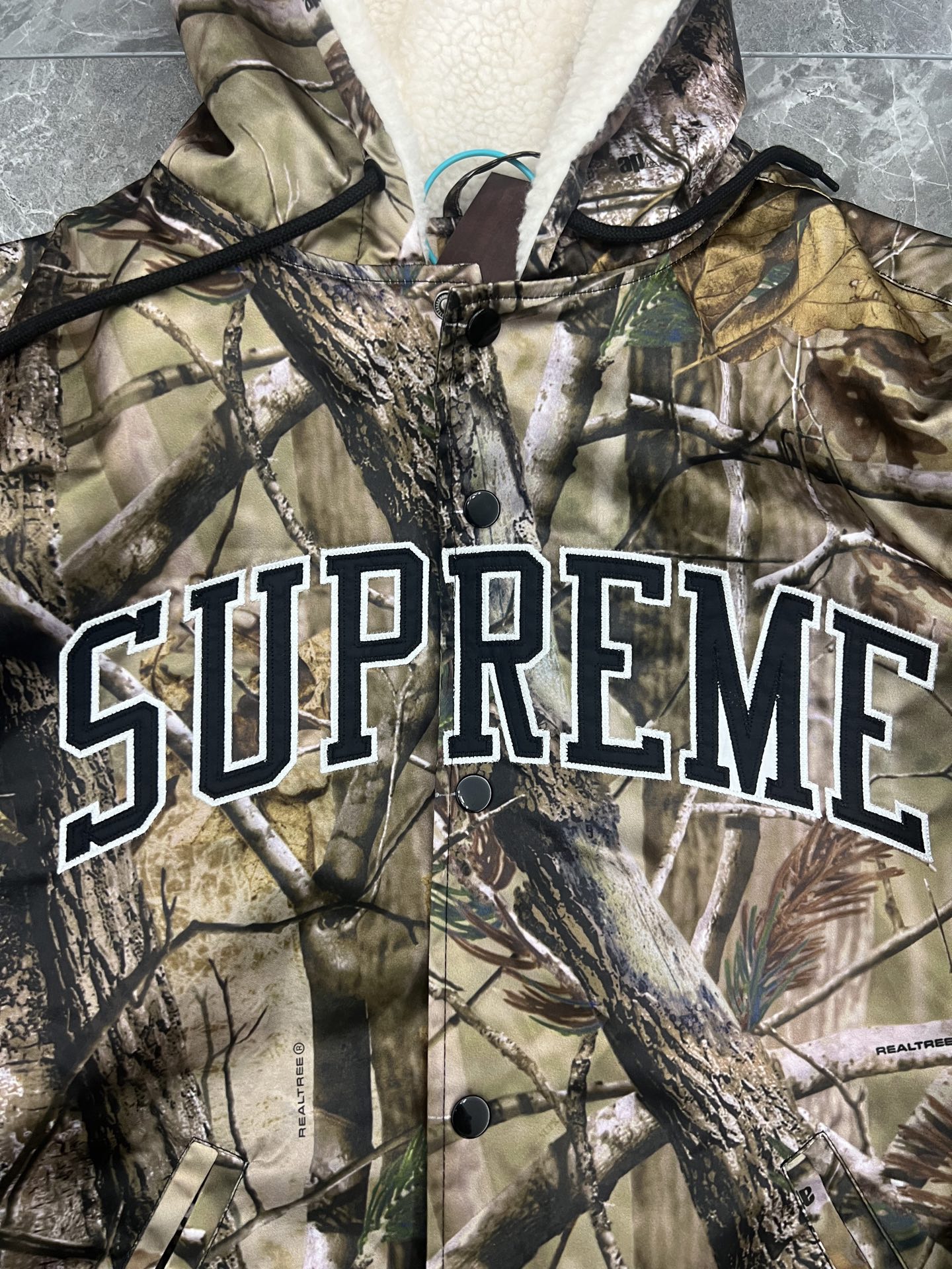 Supreme x Mitchell & Ness Lined Hooded Satin Varsity Jacket（SUP-FW25-058）