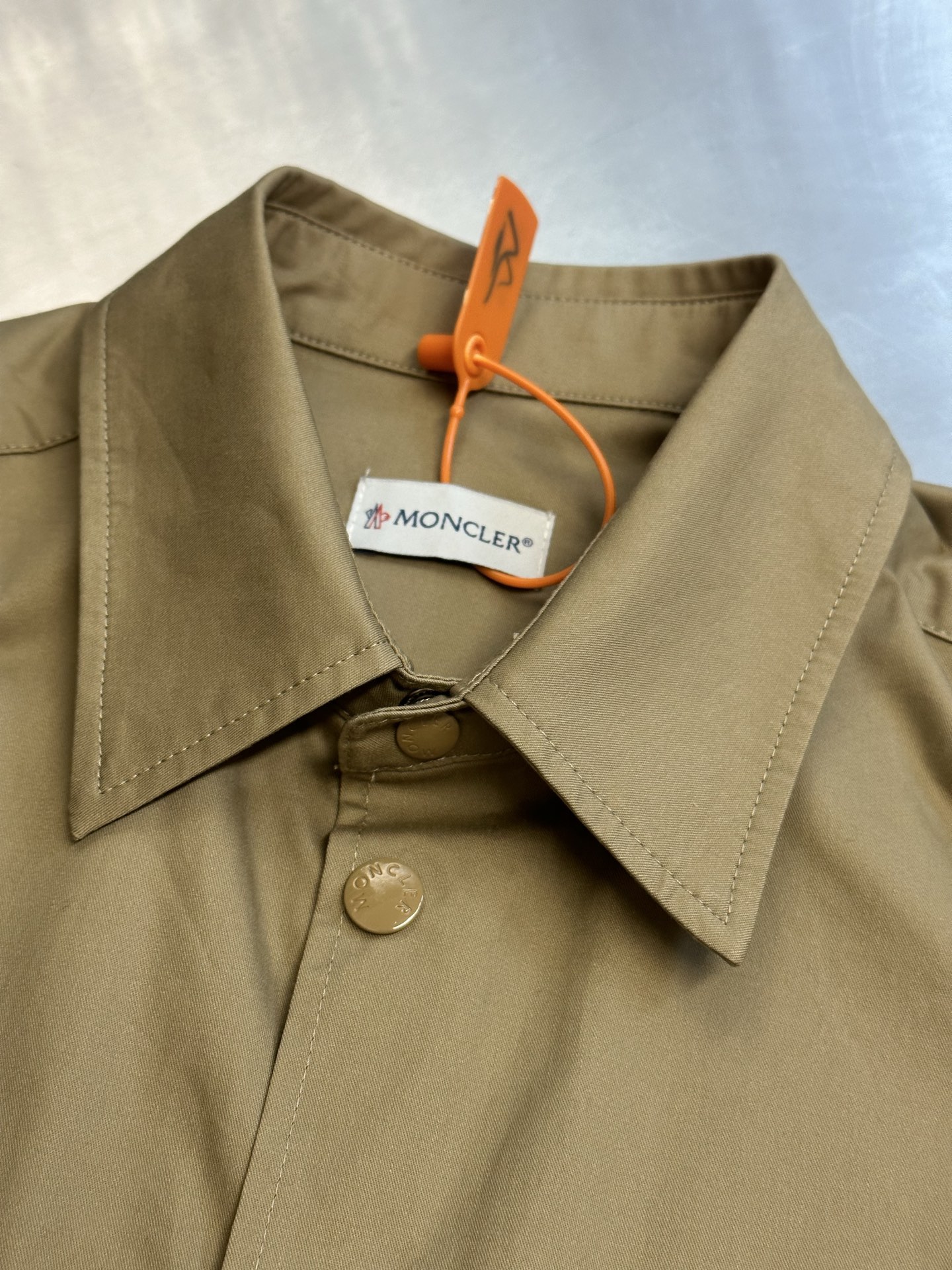 MONCLER logo patch short sleeve shirt（K20912F00008598QH）