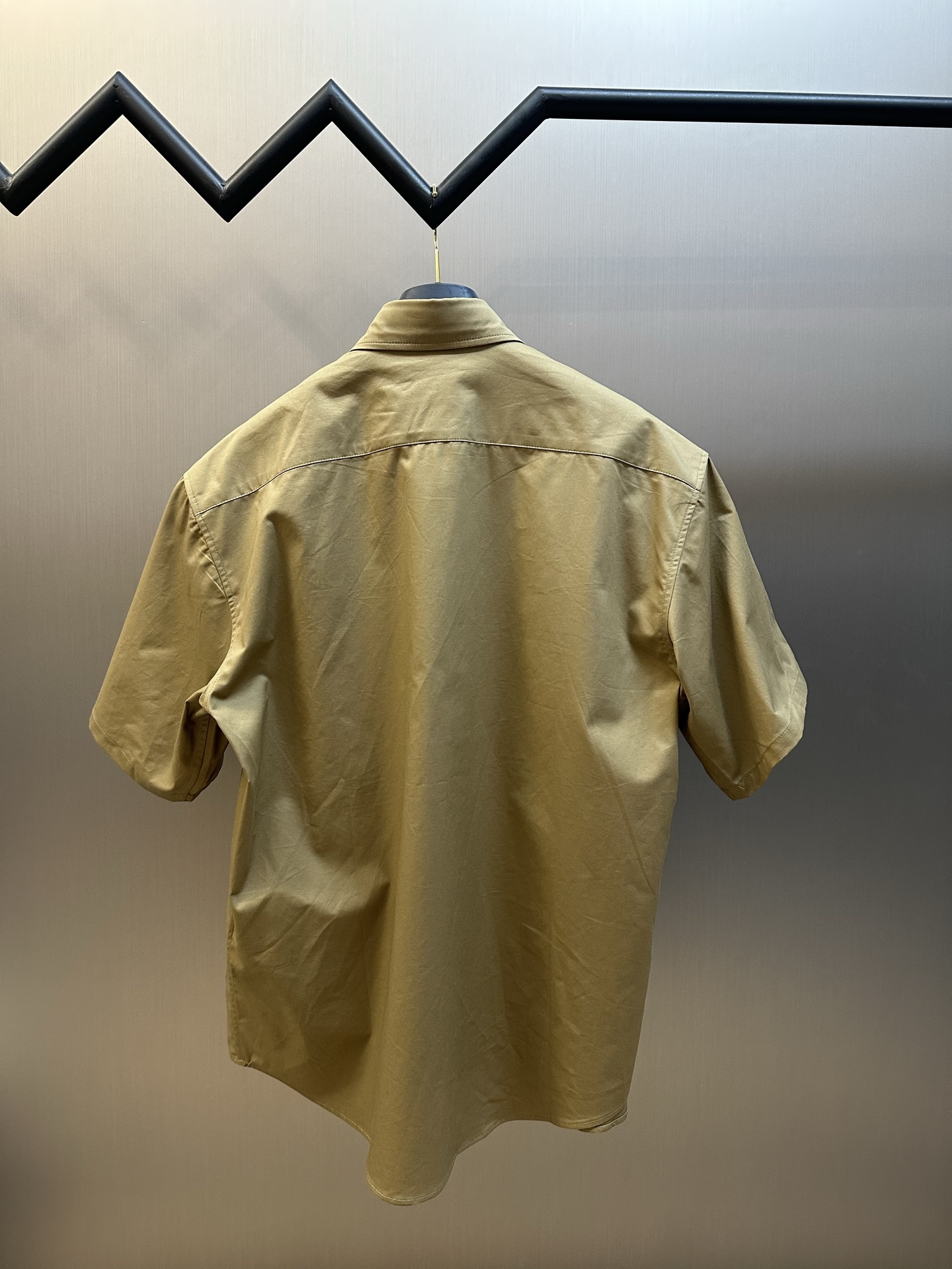 MONCLER logo patch short sleeve shirt（K20912F00008598QH）