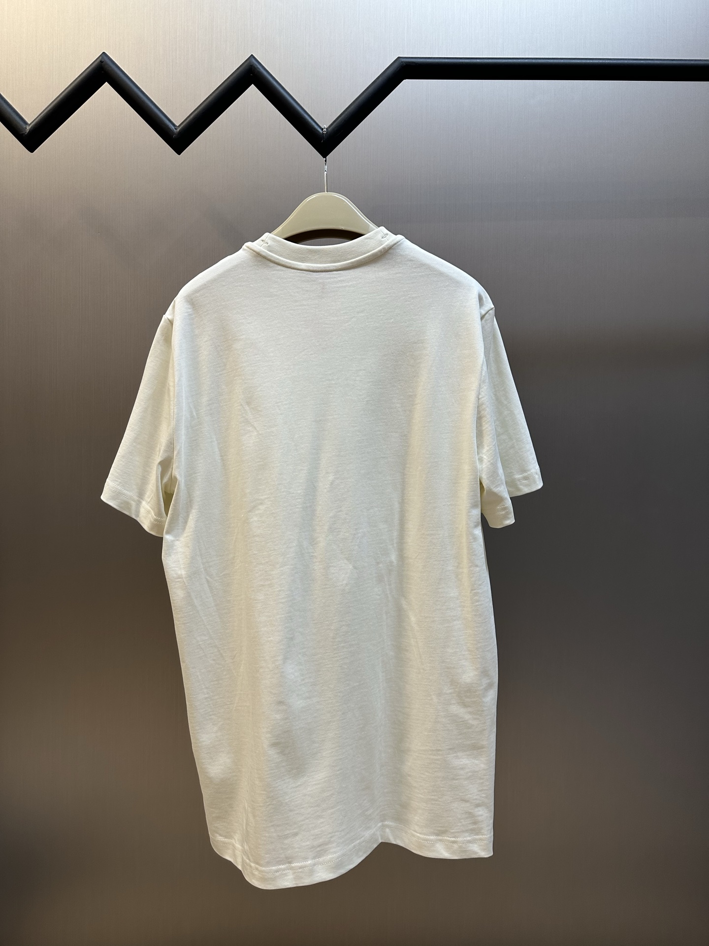 Moncler Men's Striped Logo Cotton Jersey T-Shirt（L10918C0007189B8U778）