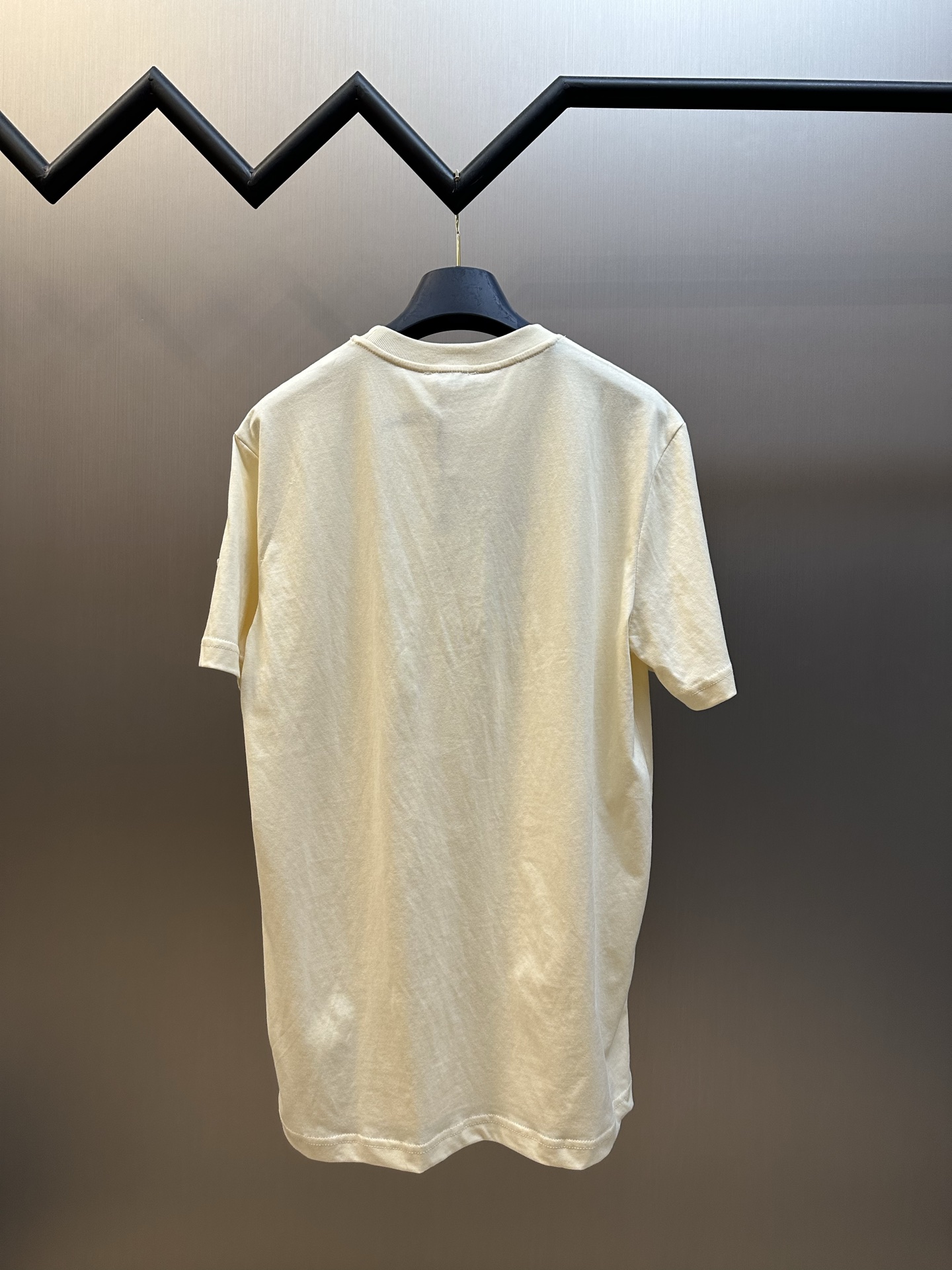 MONCLER Men's Short-Sleeve T-Shirt with Flocked Print（L10918C0007589B8U999）