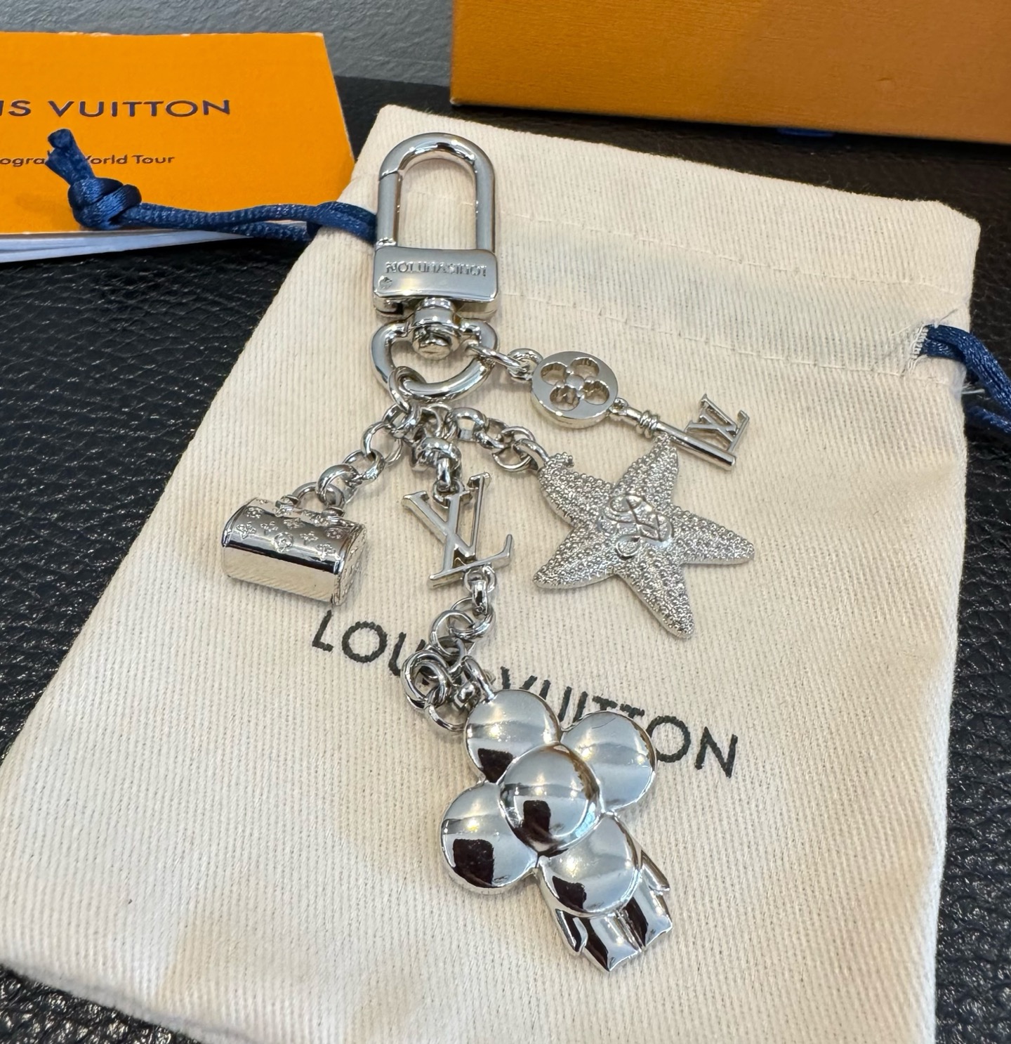 Louis Vuitton keychain（M64112）