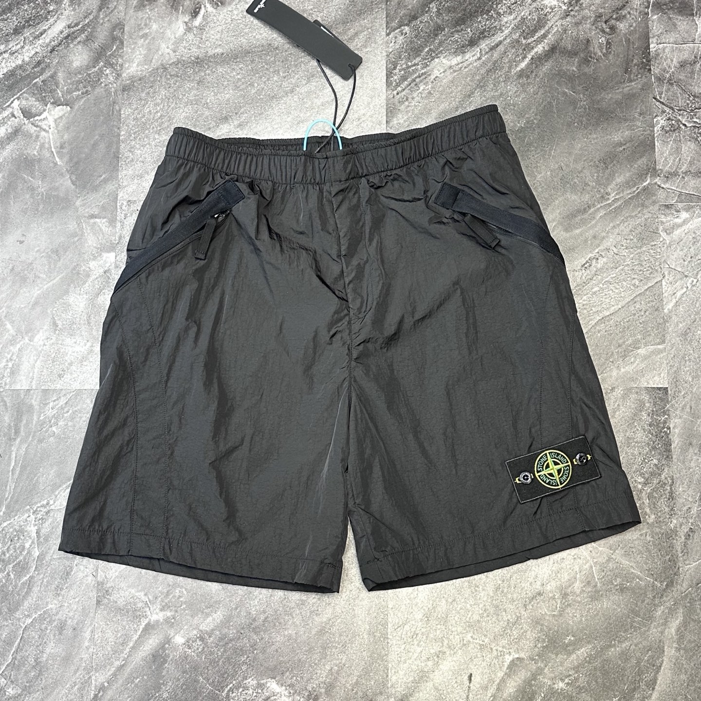 Stone Island zip-pocket shorts（L1S15L100008S0019）