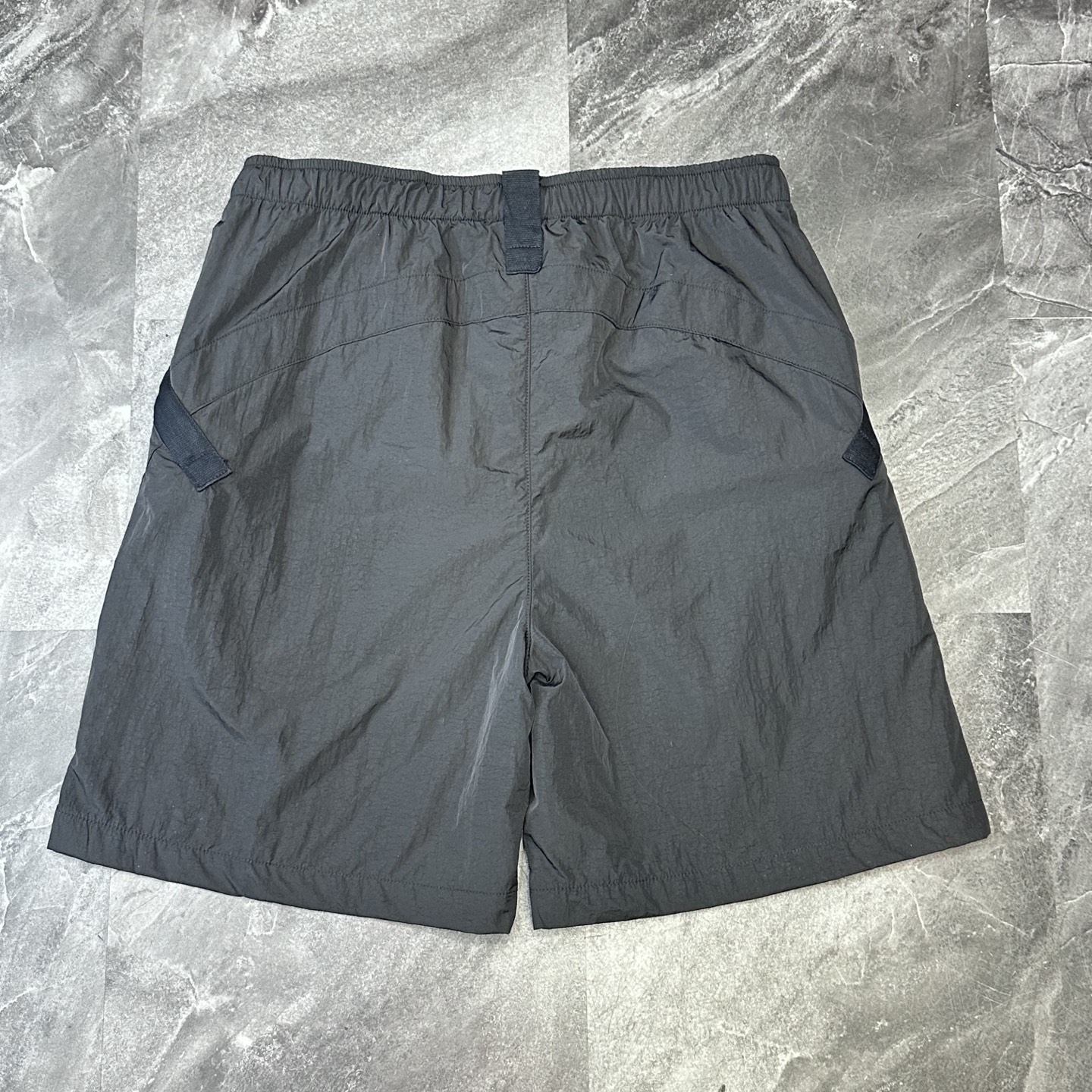 Stone Island zip-pocket shorts（L1S15L100008S0019）