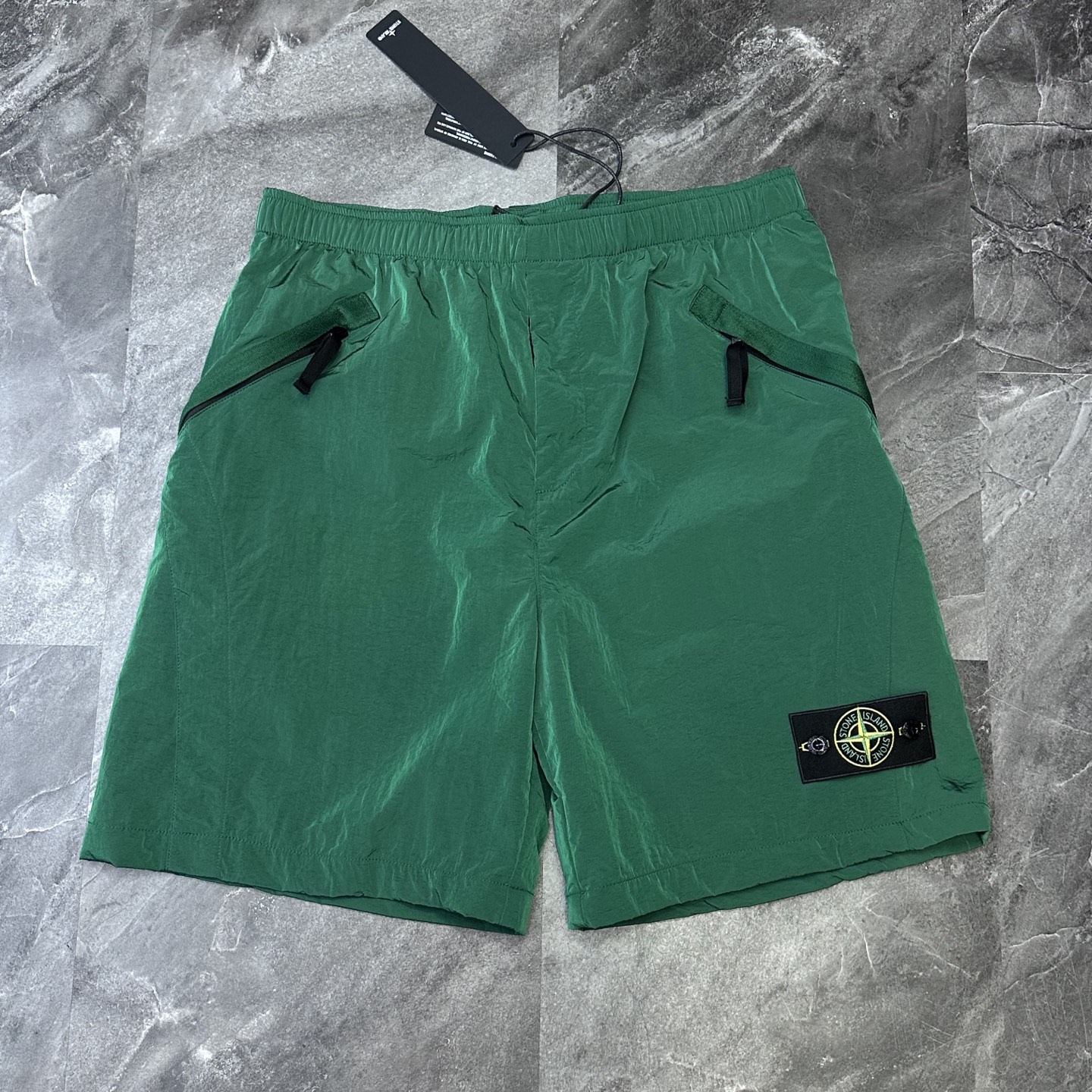 Stone Island zip-pocket shorts（L1S15L100008S0019）