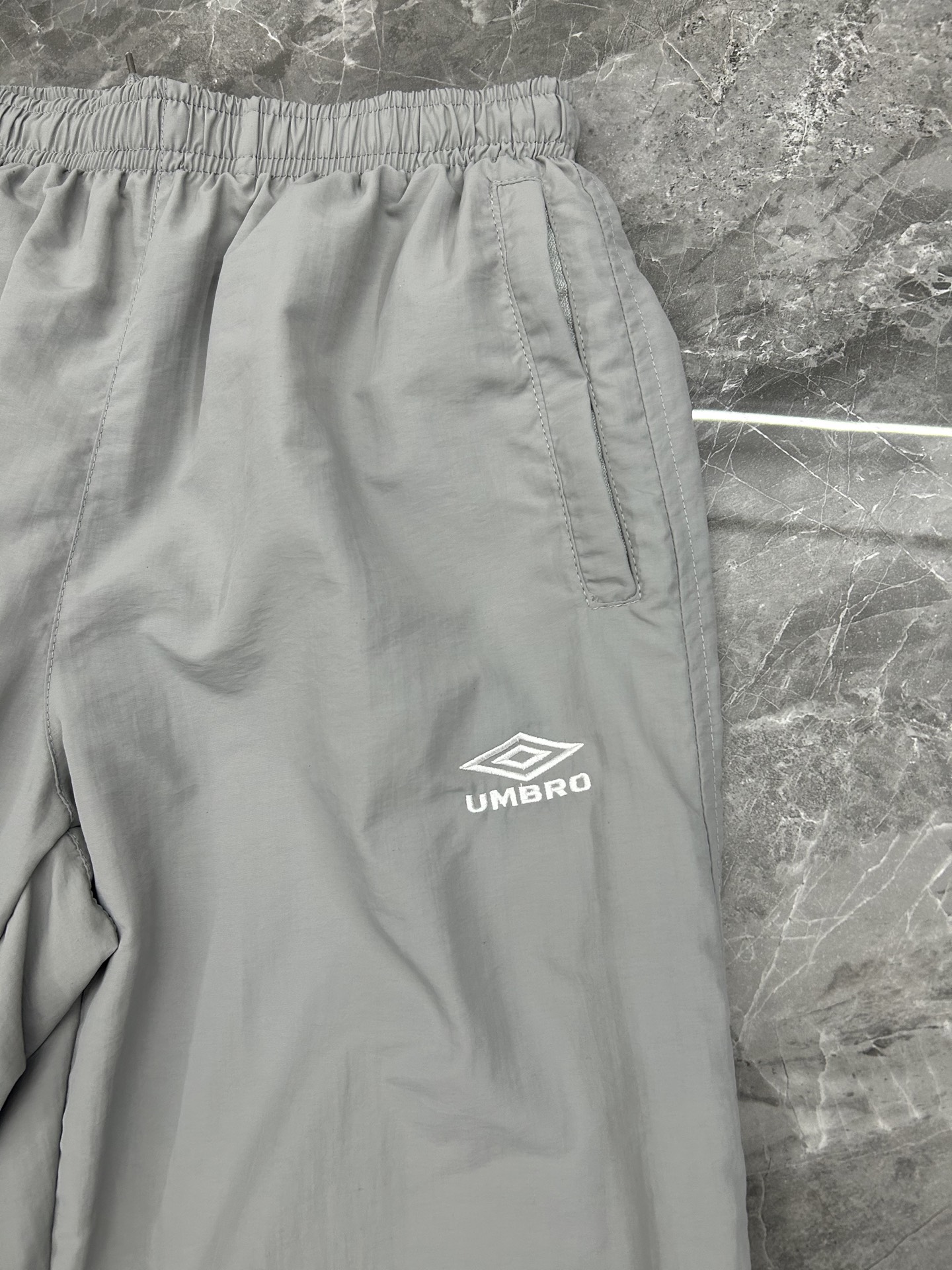 Supreme x Umbro Rhinestone Track Pant "Black"（SUP-SS26-332）