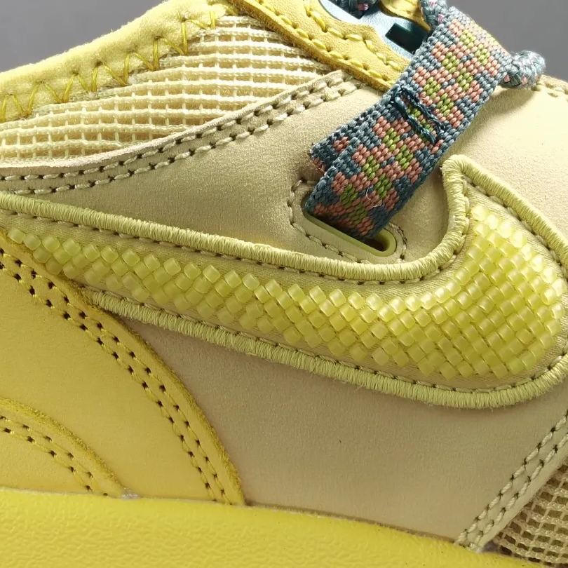 Travis Scott × Nike Air Max 1 "CACT.US Gold"（DO9392-700）