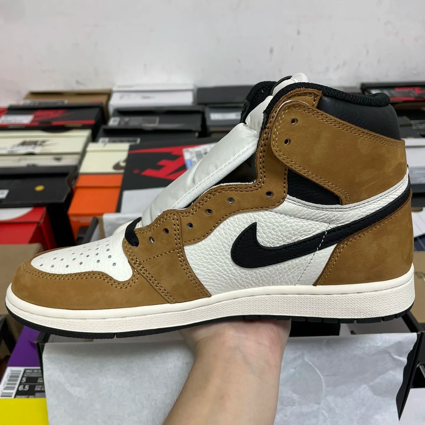 Nike Air Jordan 1 RETRO High Rookie of The Year (555088-700)