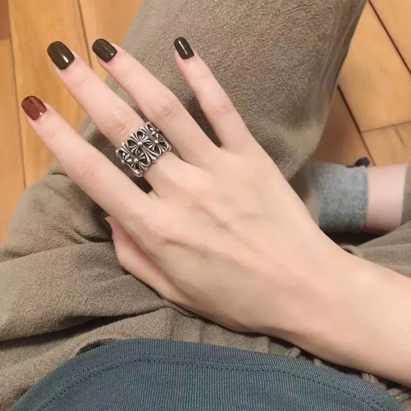 GUCCIグッチ GGミツバチ彫刻ブレスレットシルバー（728264-J8400
