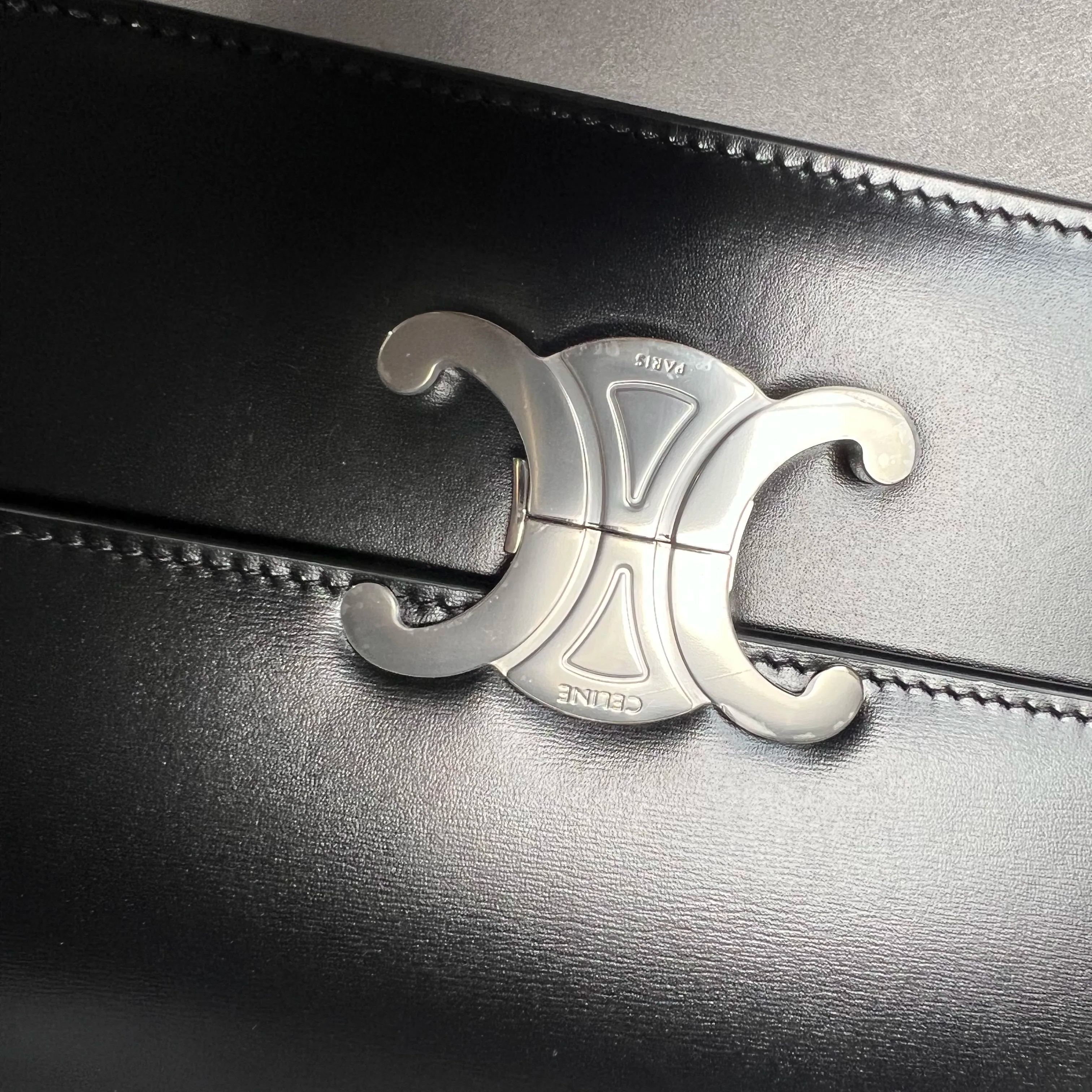 【ライブ配信中の展示品でございます】Celine Teen Triomphe Bag in Shiny Calfskin Black