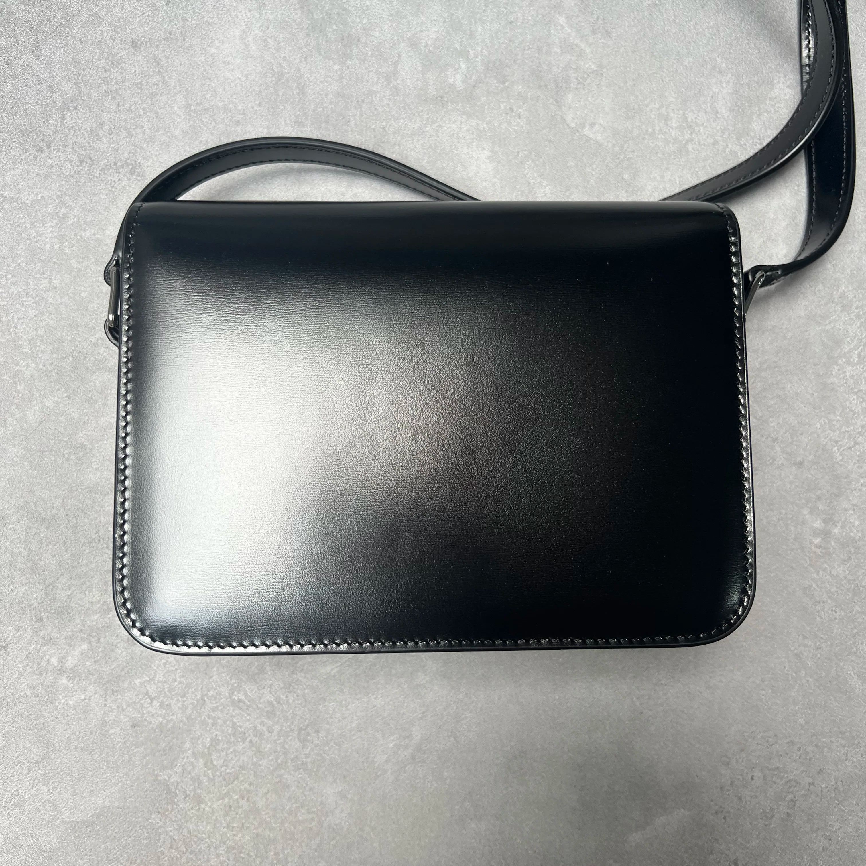 【ライブ配信中の展示品でございます】Celine Teen Triomphe Bag in Shiny Calfskin Black