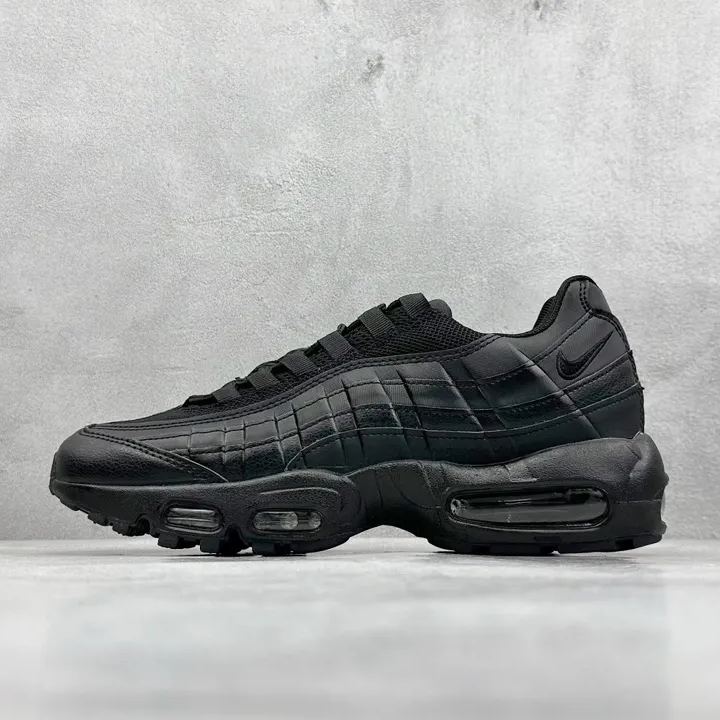 AIR MAX 95 ESSENTIAL トリプルブラック NIKE AIR MAX 95 ESSENTIAL 