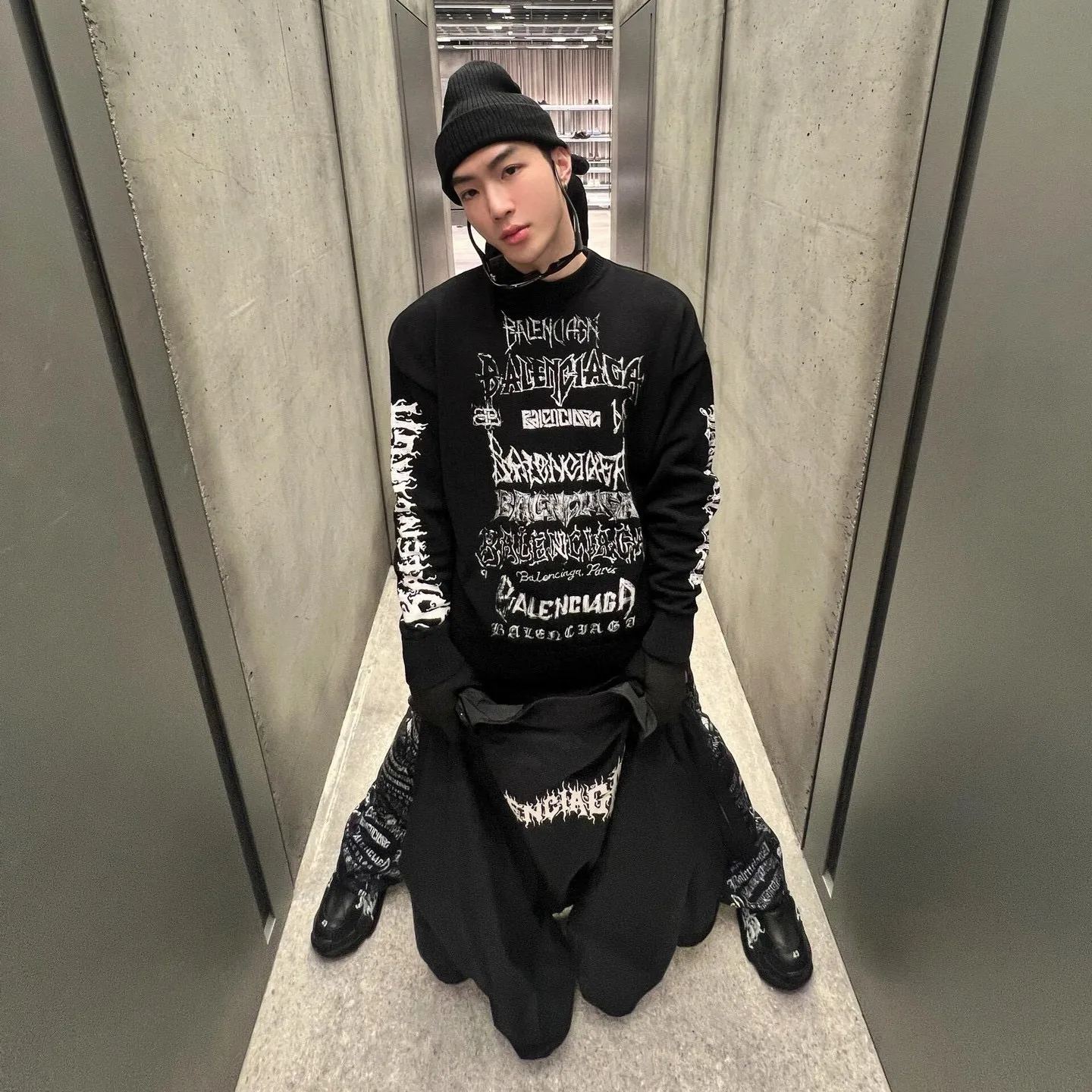 BALENCIAGA DIY METAL CREW NECK(773301T33001000）