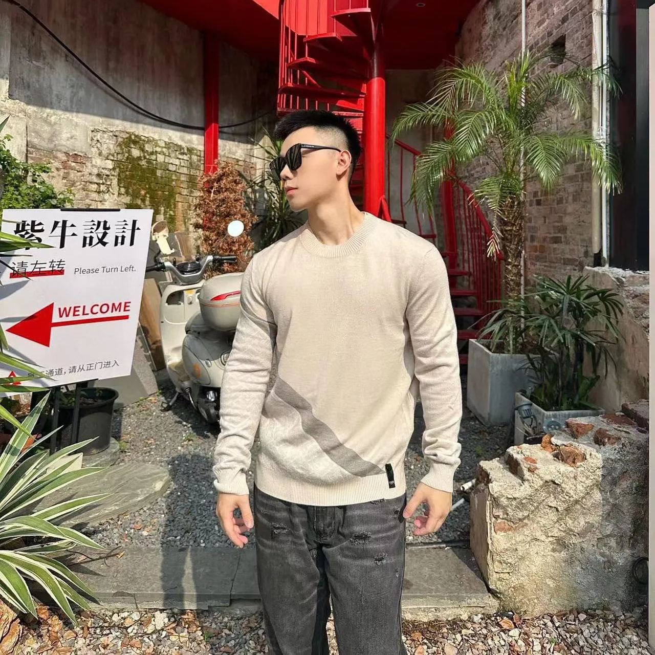 Fendi White wool sweater (FZX091AQKXF0YW1）