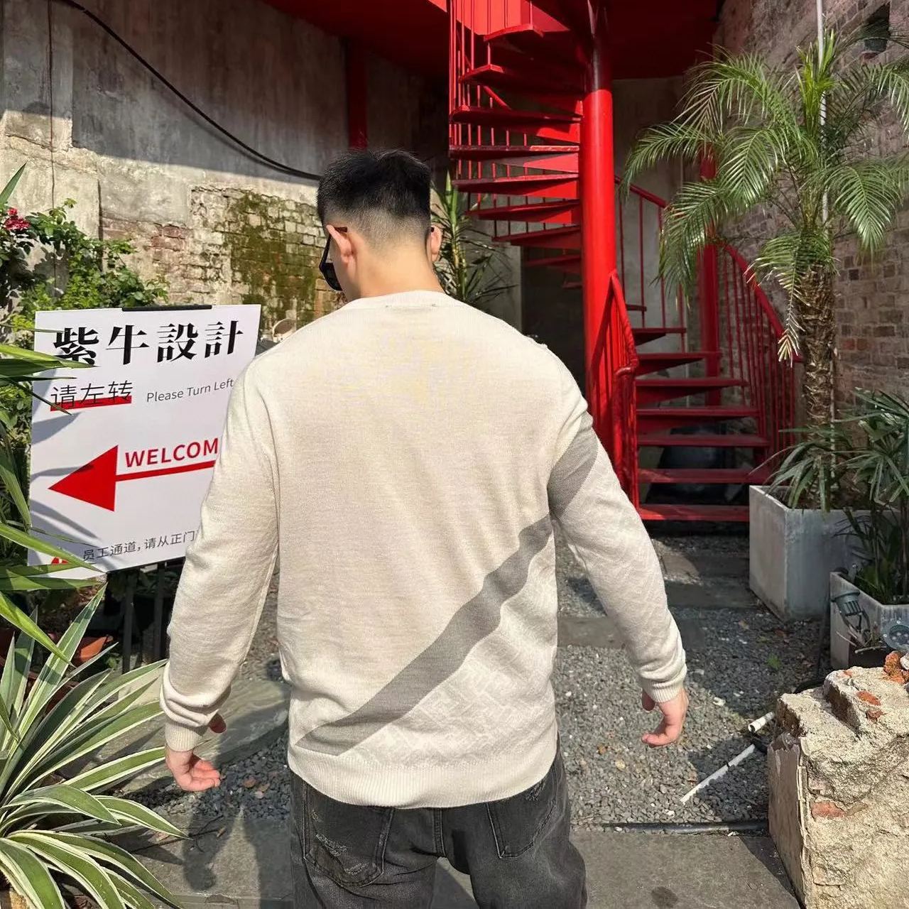 Fendi White wool sweater (FZX091AQKXF0YW1）
