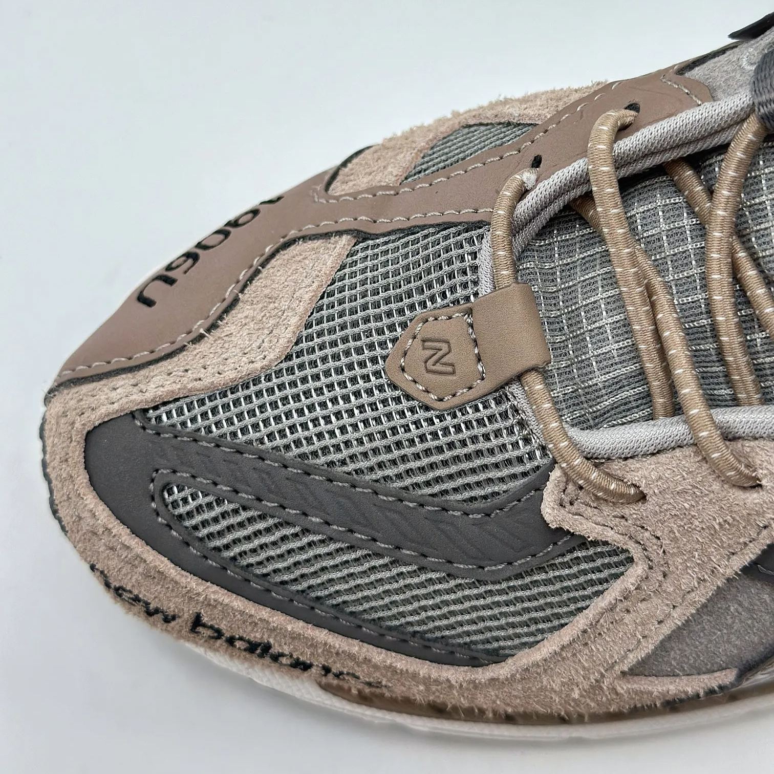 INVINCIBLE × N.HOOLYWOOD × New Balance 1906U "Gray Titan"(M1906NIH）