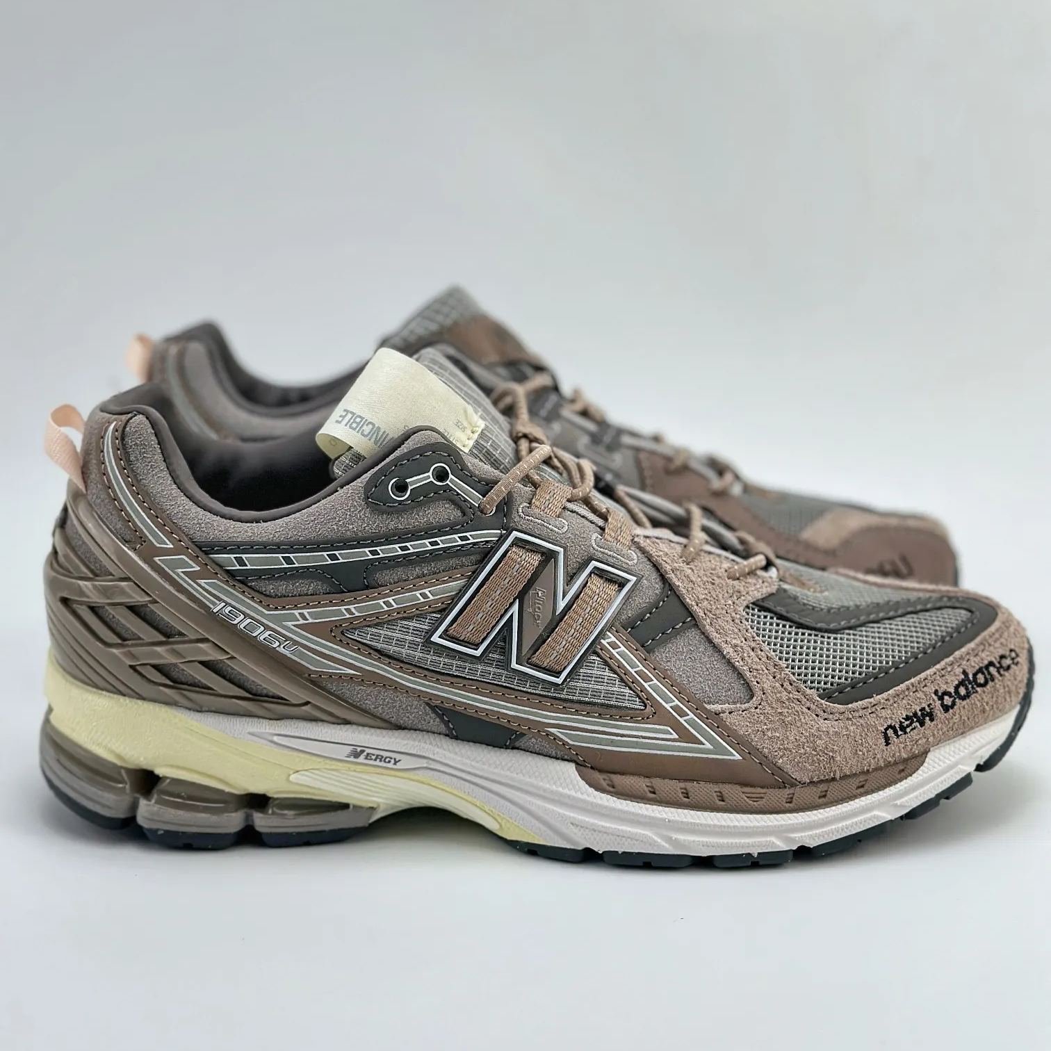 INVINCIBLE × N.HOOLYWOOD × New Balance 1906U "Gray Titan"(M1906NIH）