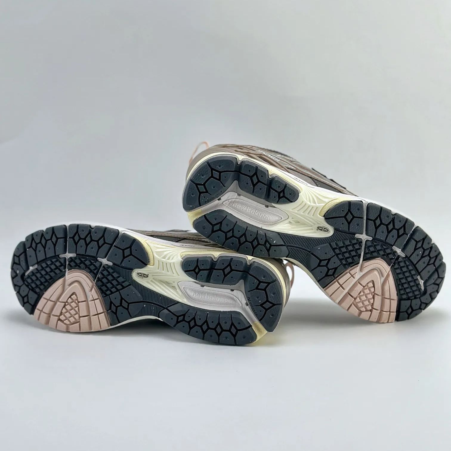 INVINCIBLE × N.HOOLYWOOD × New Balance 1906U "Gray Titan"(M1906NIH）