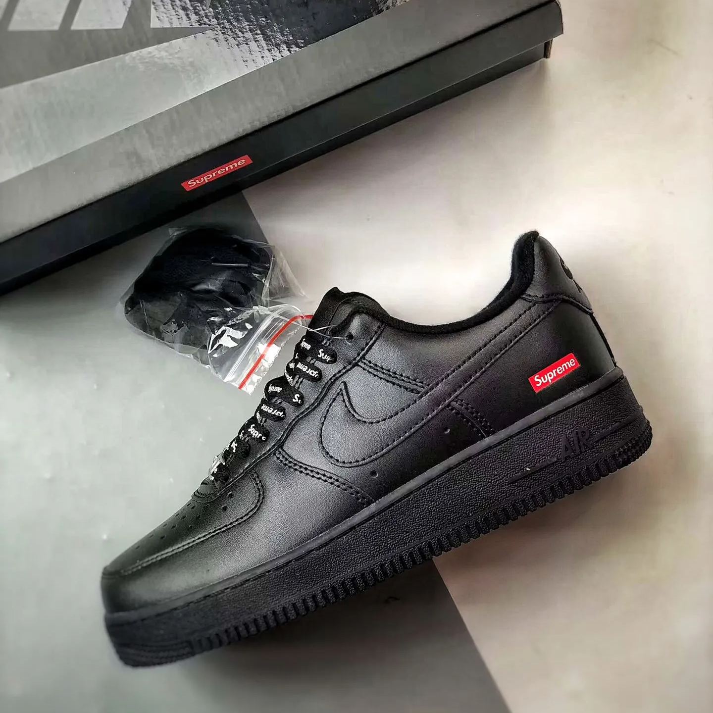 Supreme × Nike Air Force 1 Low 