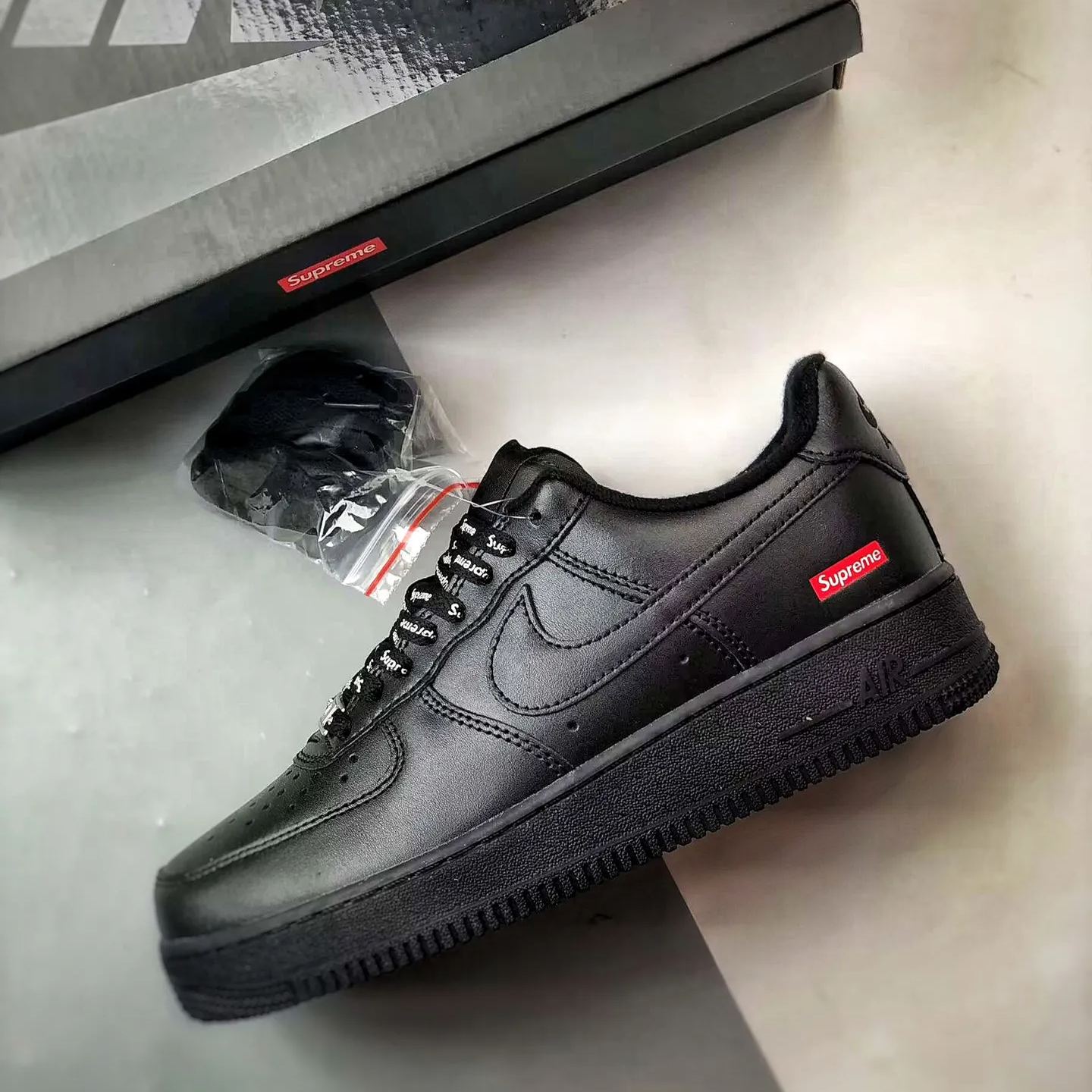Supreme × Nike Air Force 1 Low Supreme × Nike Air Force 1 Low